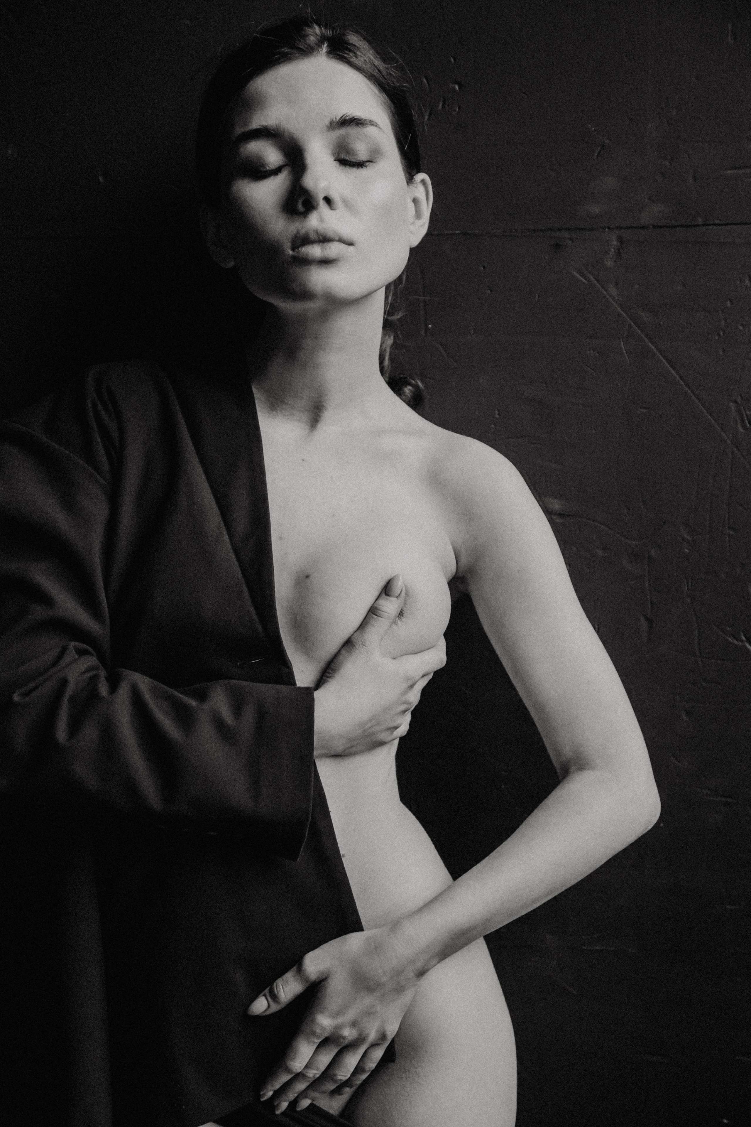 обнаженная женщина