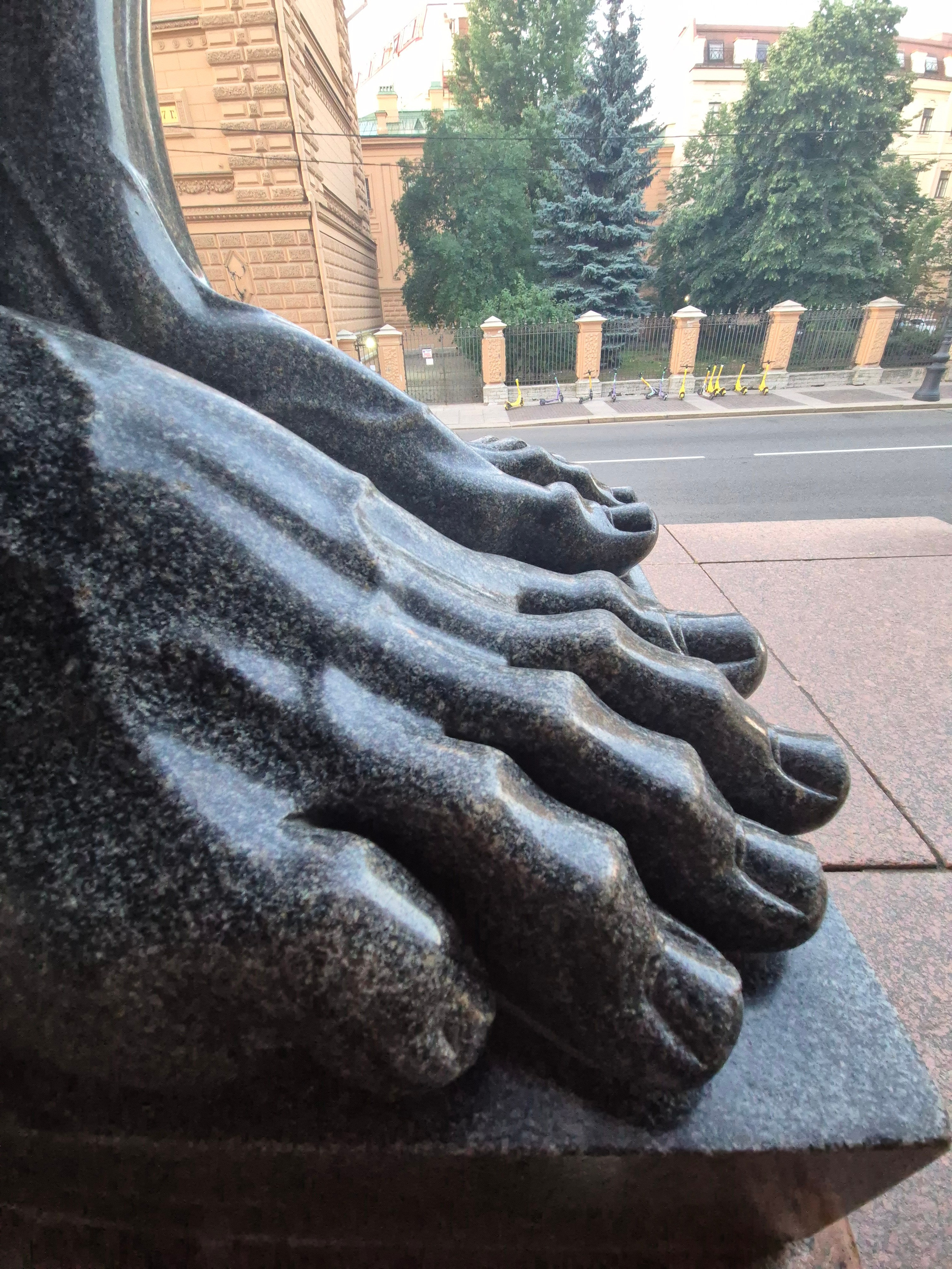 Атланты. Фрагмент нижний