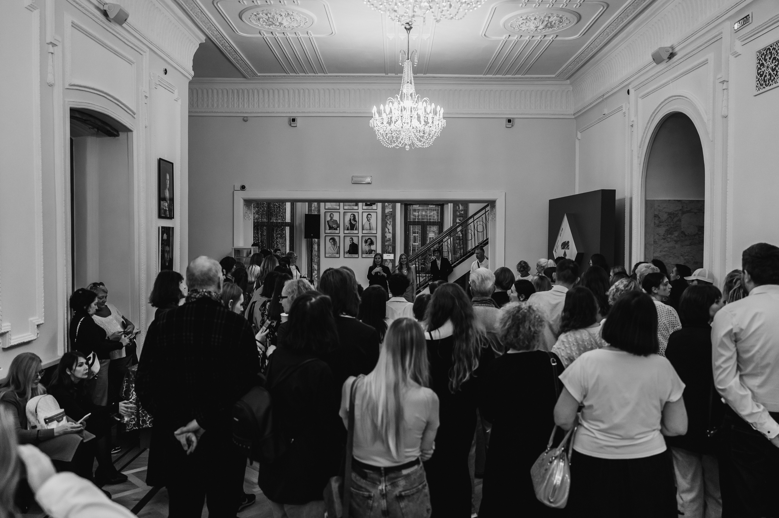 Открытие выставки Кати Васильевой в Молодежном театре. Wedding and family photographer USA