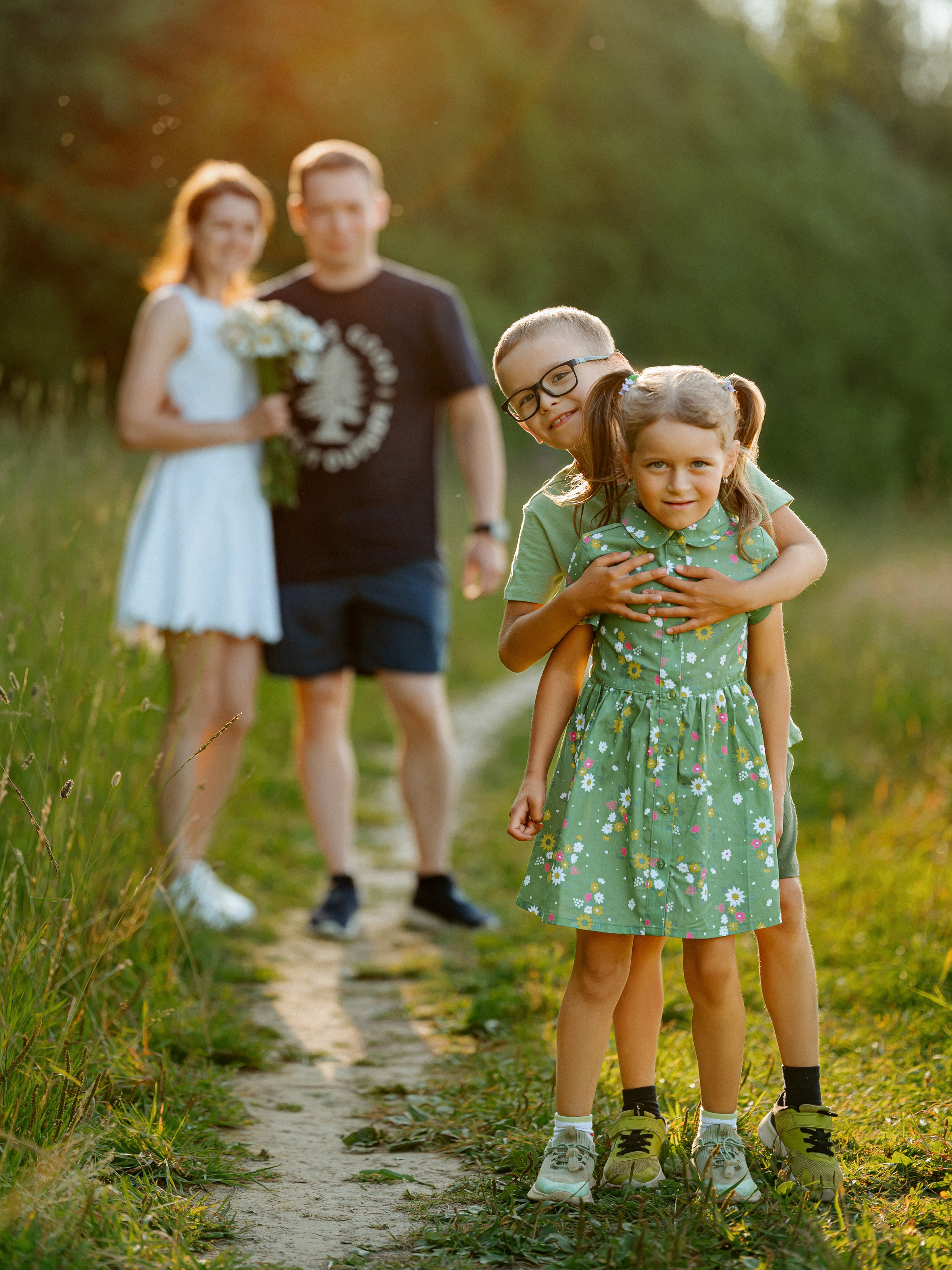 Семейная фотосессия Александра и Анжелы с детьми. Школьный и свадебный фотограф в Сыктывкаре Никита Козлов