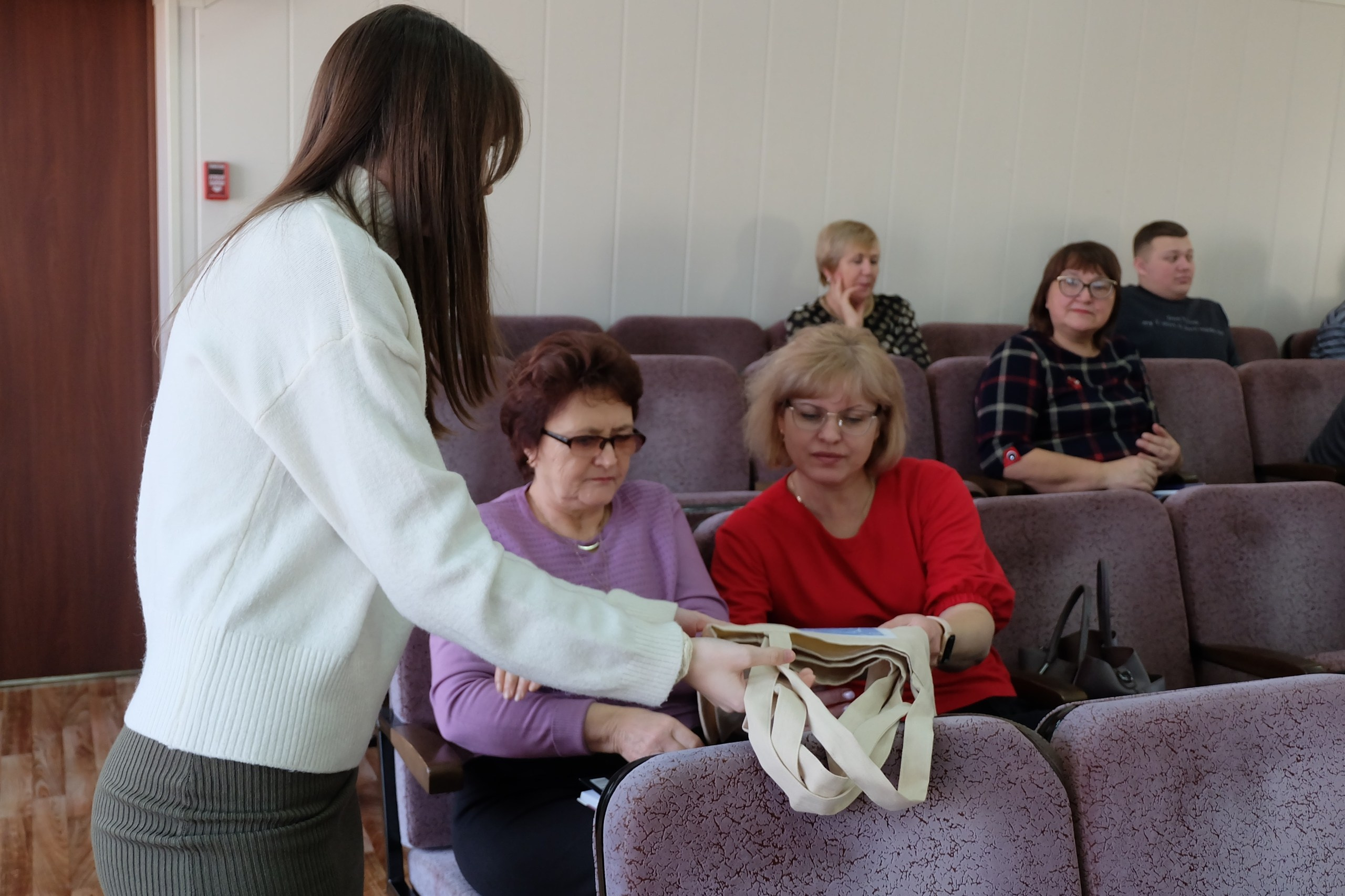 Презентация сувениров на встрече «Опора России». Сувениры и подарки с Ордынской росписью | Новосибирск