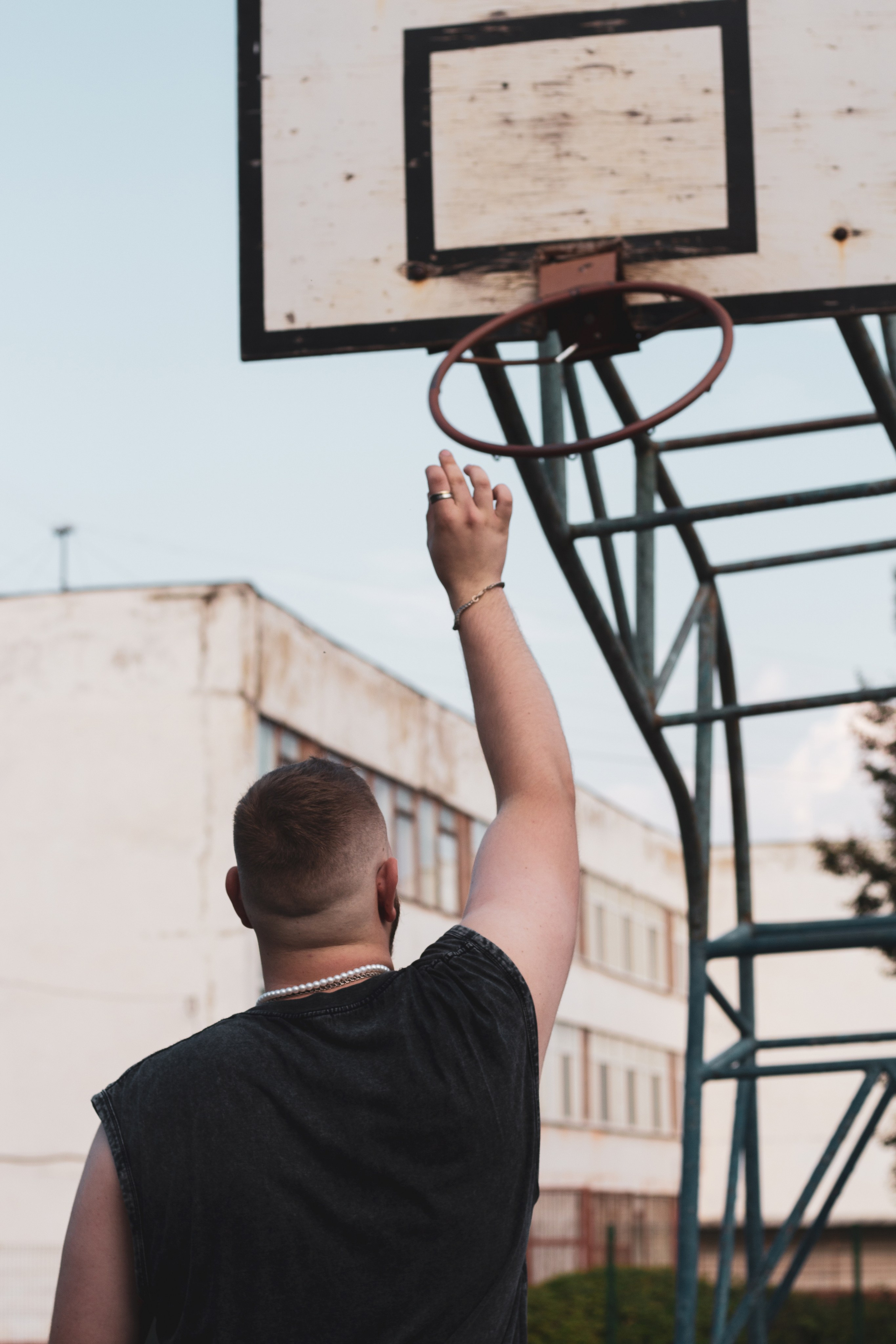 Уличная съемка — Кирилл. Портретный фотограф в Орле. Готовые фото за 3 дня! Помощь в позировании. Советы по организации