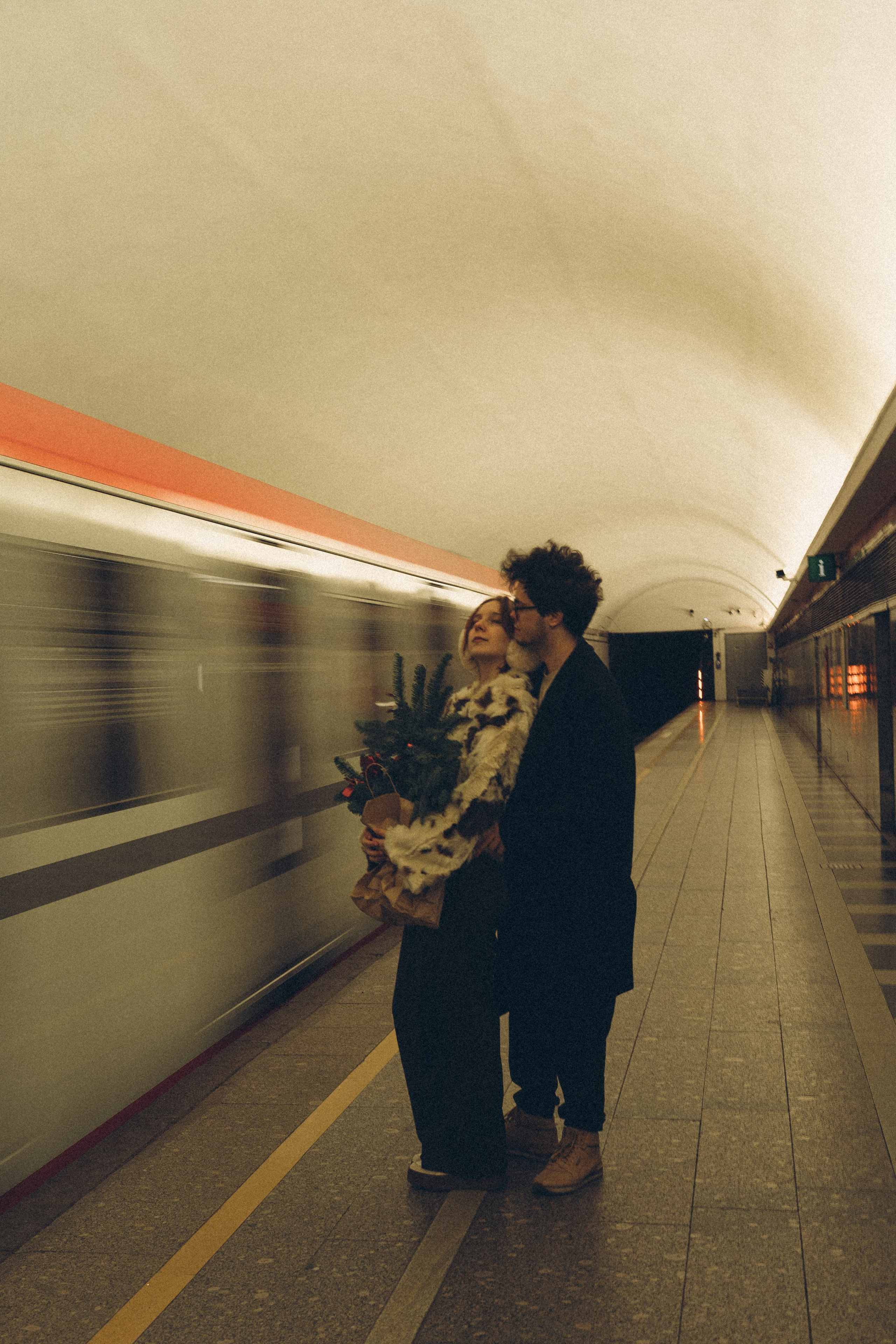 НОВОГОДНЯЯ ФОТОСЕСИИЯ ПАРЫ В МЕТРО ЛЮБОВЬ. Профессиональный фотограф, Санкт-Петербург — Виктория Богомолова
