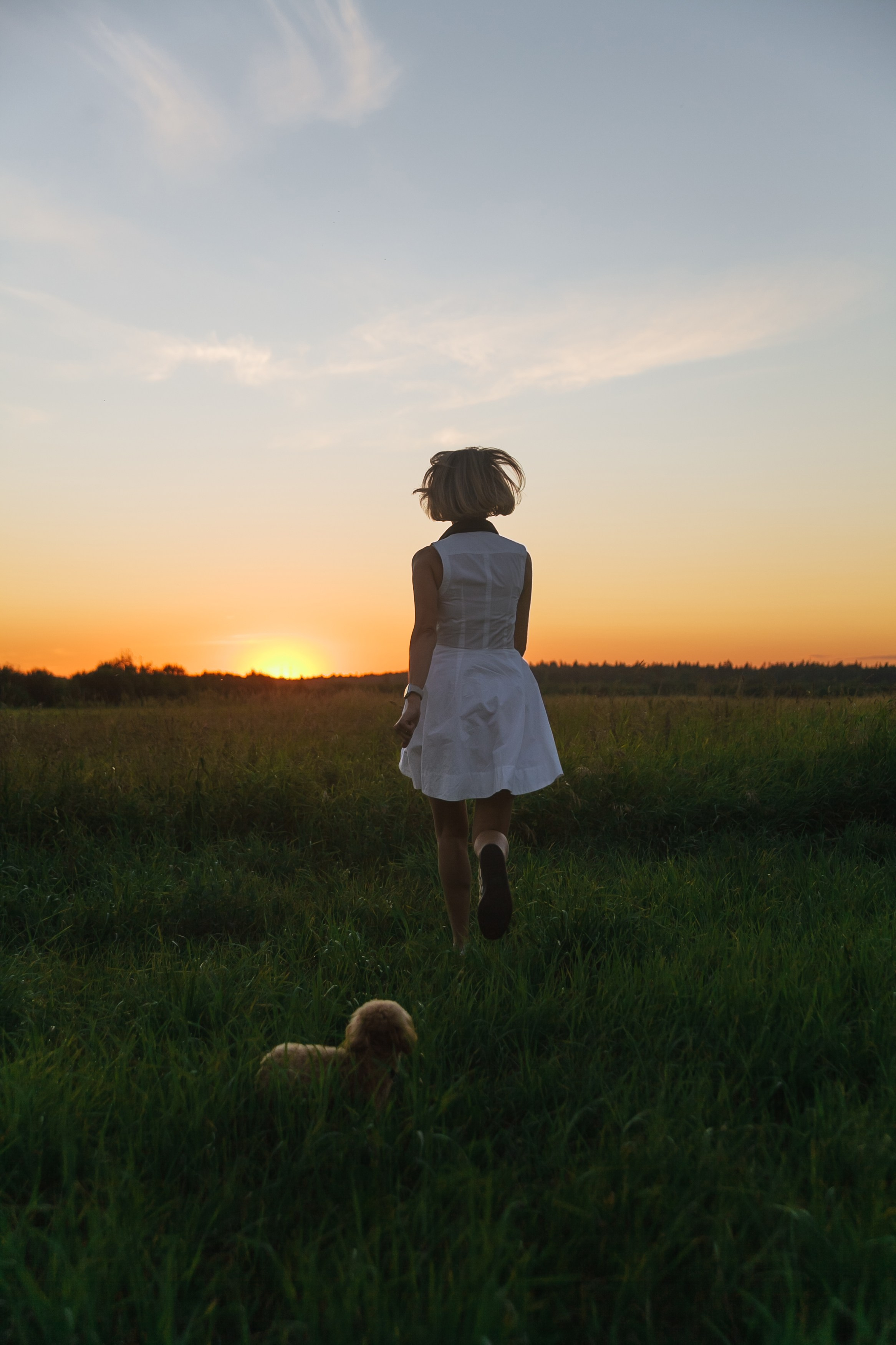 Девушка, закат, собака. Семейный фотограф, свадебный фотограф, женский портрет в Санкт-Петербу