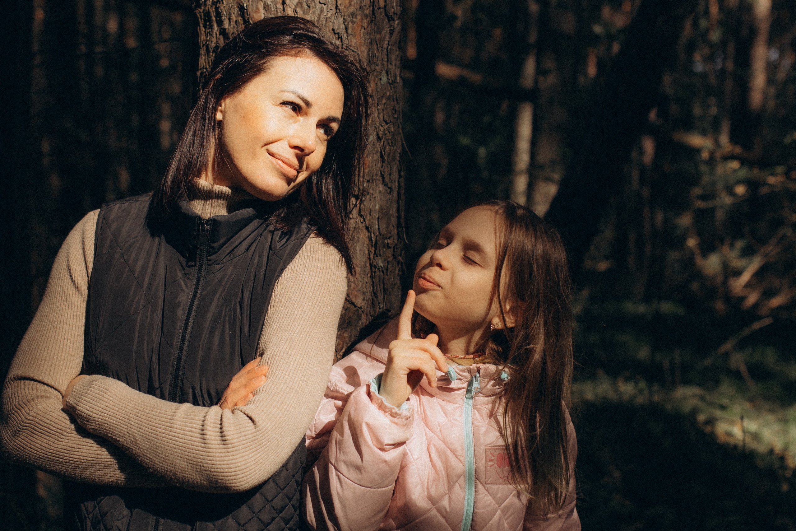 Аня с Ясей и Соней на Обском, осень. Семейный фотограф lifestyle в Новосибирске Елена Шпилевая