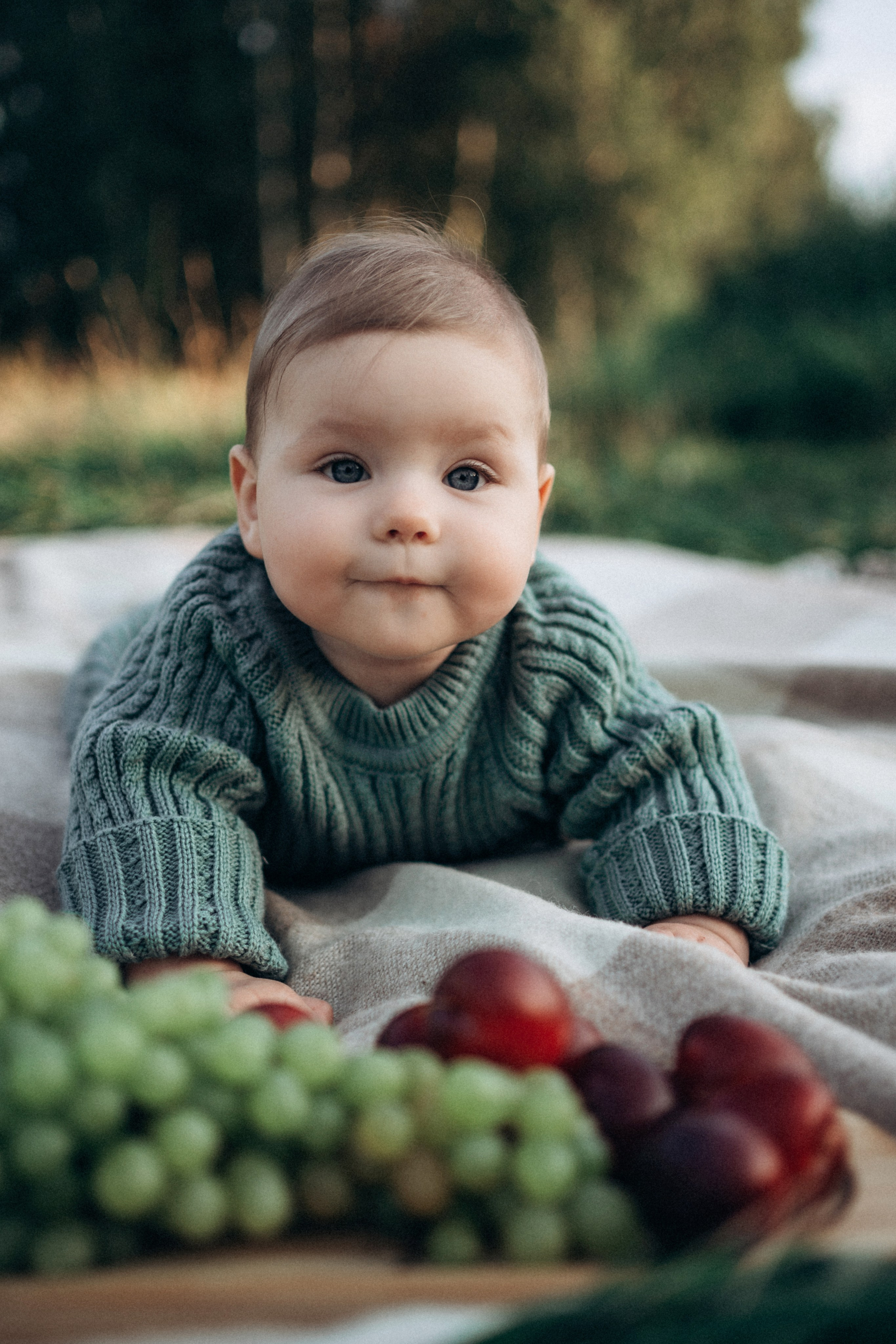 Прогулка в поле. Фотограф новорожденных и малышей до года в Москве Анастасия Соколова