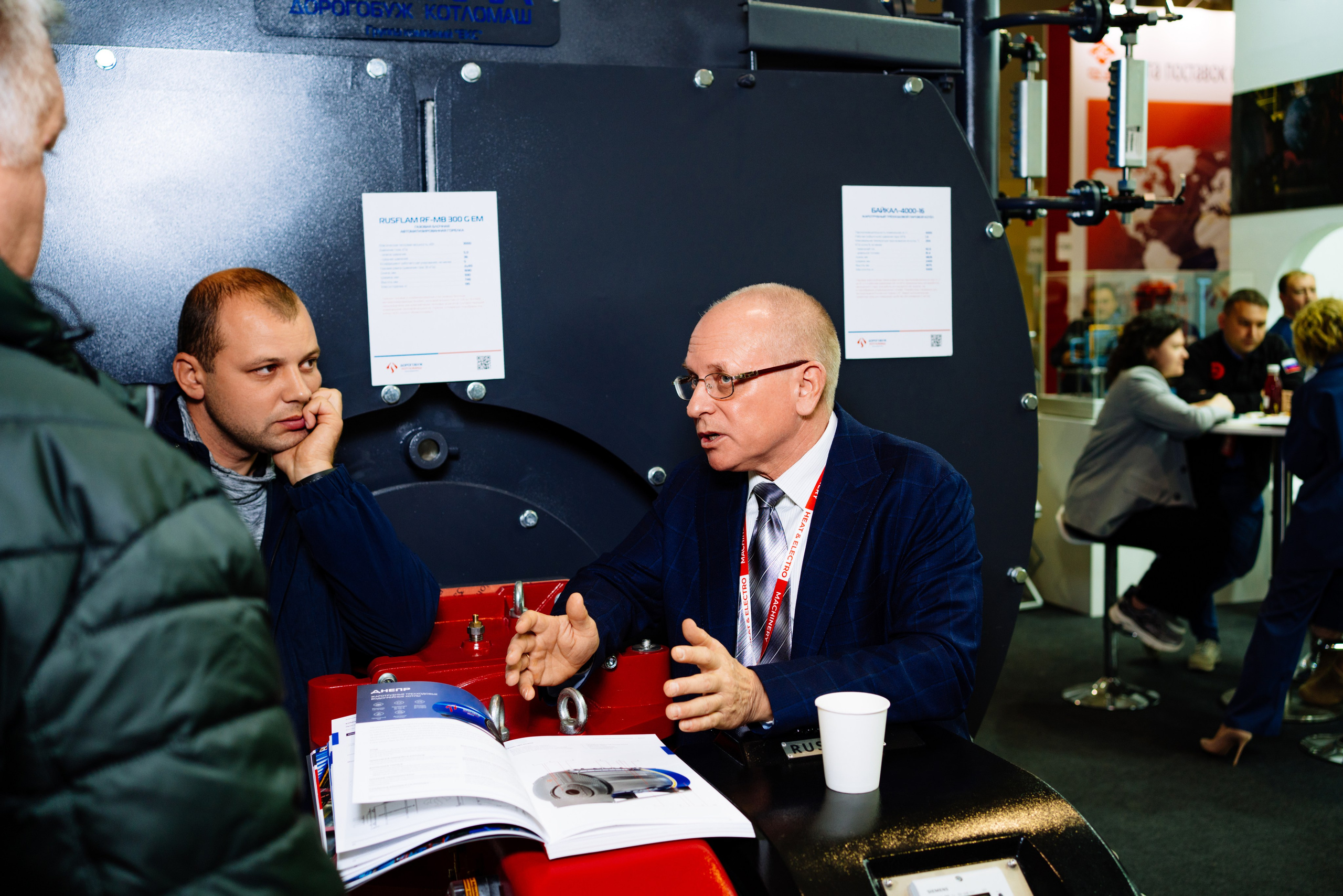 Heat & Electro Machinery Expo (стенд группы компаний ЕКС). Репортажный и портретный фотограф Алексей Полячек