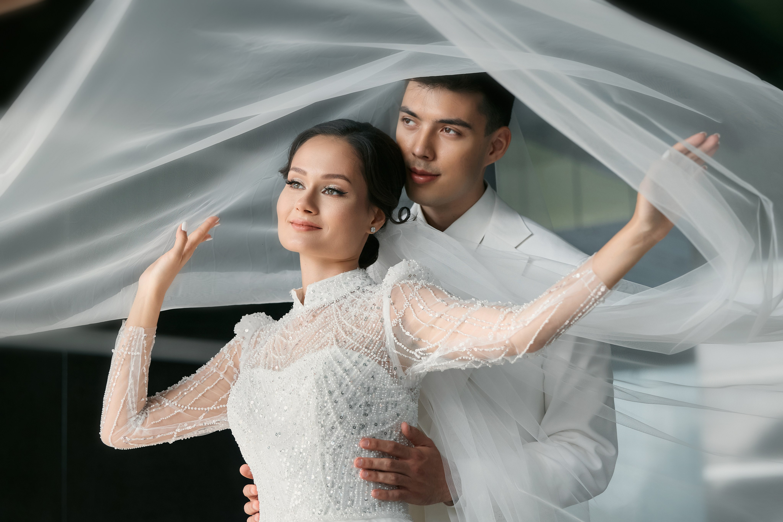 Аяз и Аделя. Свадебная фотосессия душевной пары в белых одеяниях на белых одеялах…. Мое имя Раиль. Я репортажный фотограф в Казани, так же мой любимый жанр — свадебный фотограф