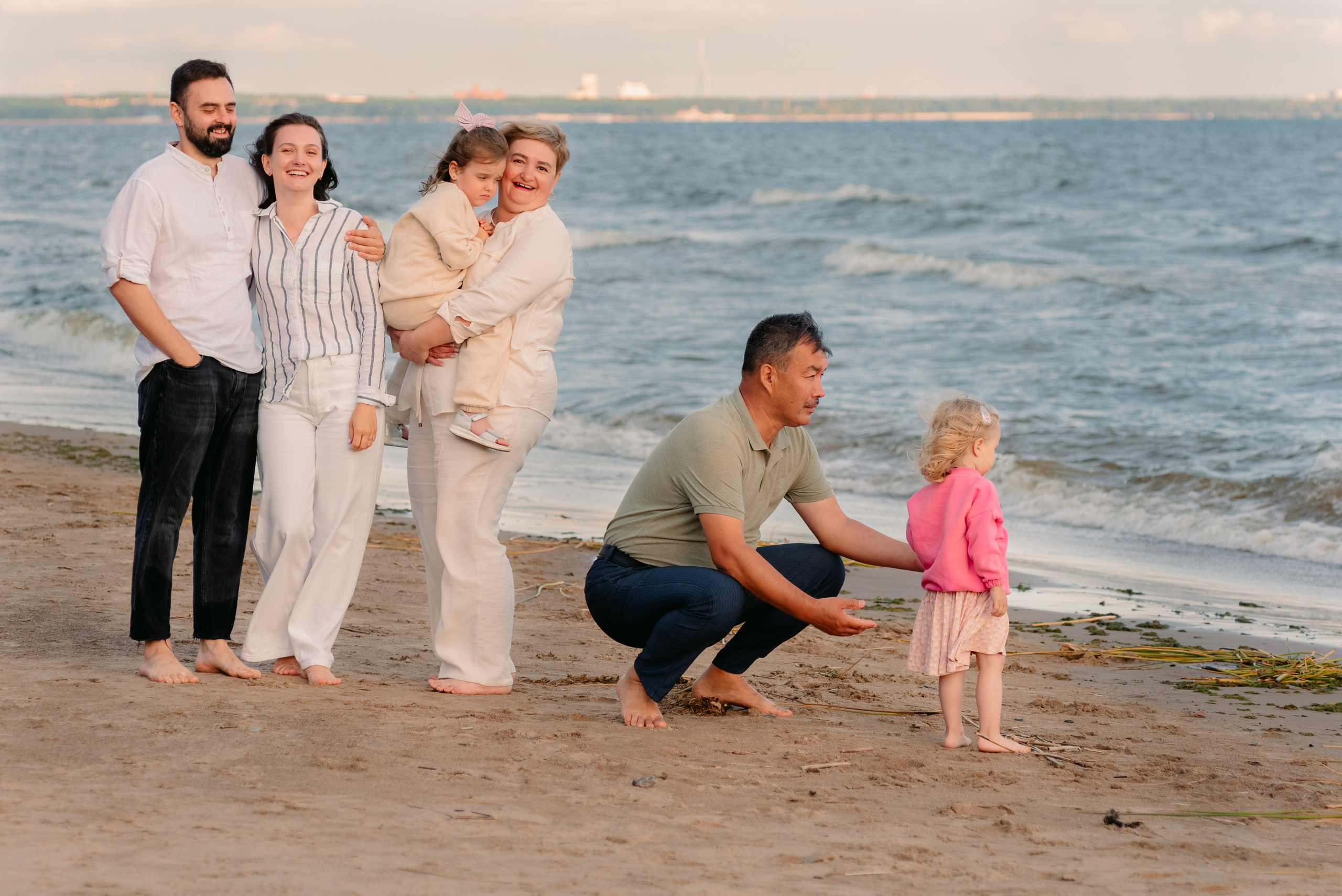 Семейная фотосессия на берегу финского залива. Фотограф Юлия Кондратьева