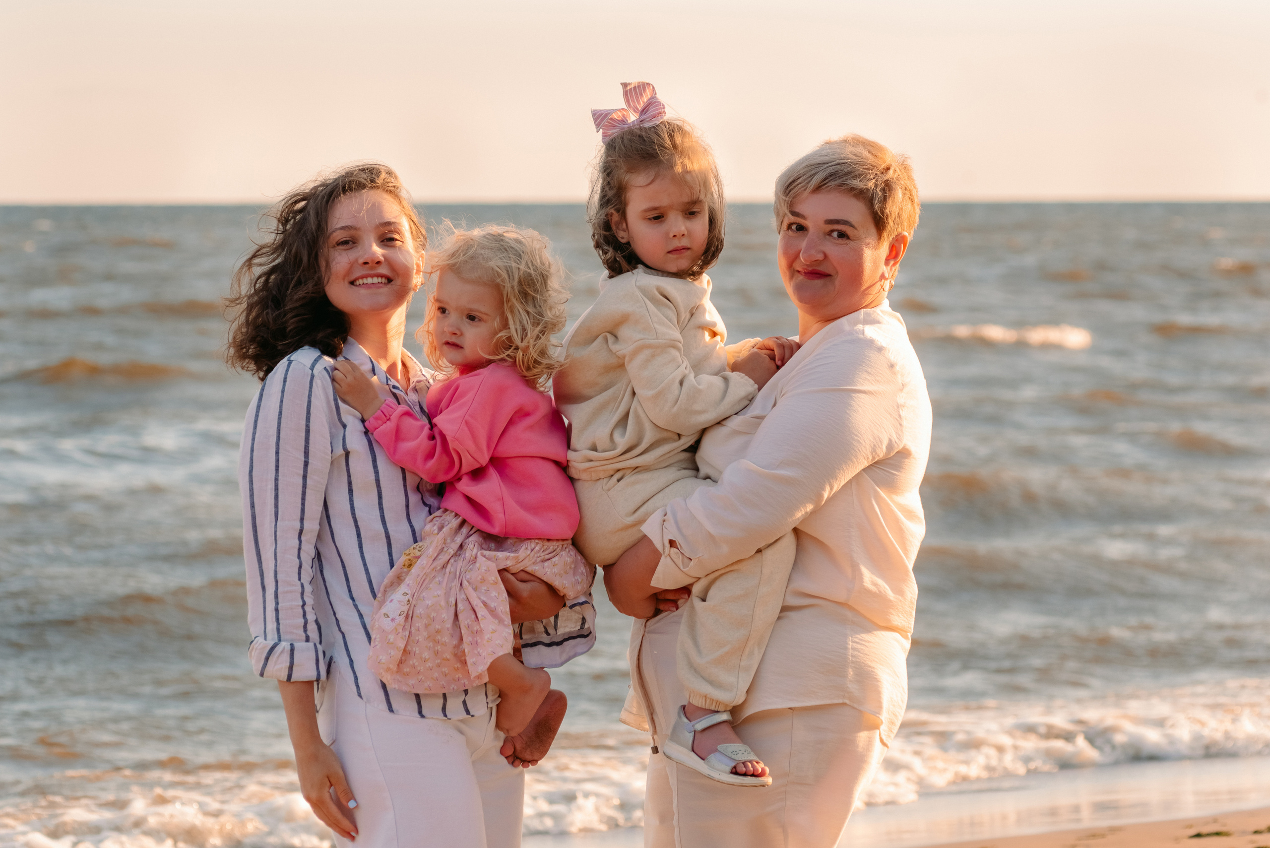 Семейная фотосессия на берегу финского залива. Фотограф Юлия Кондратьева