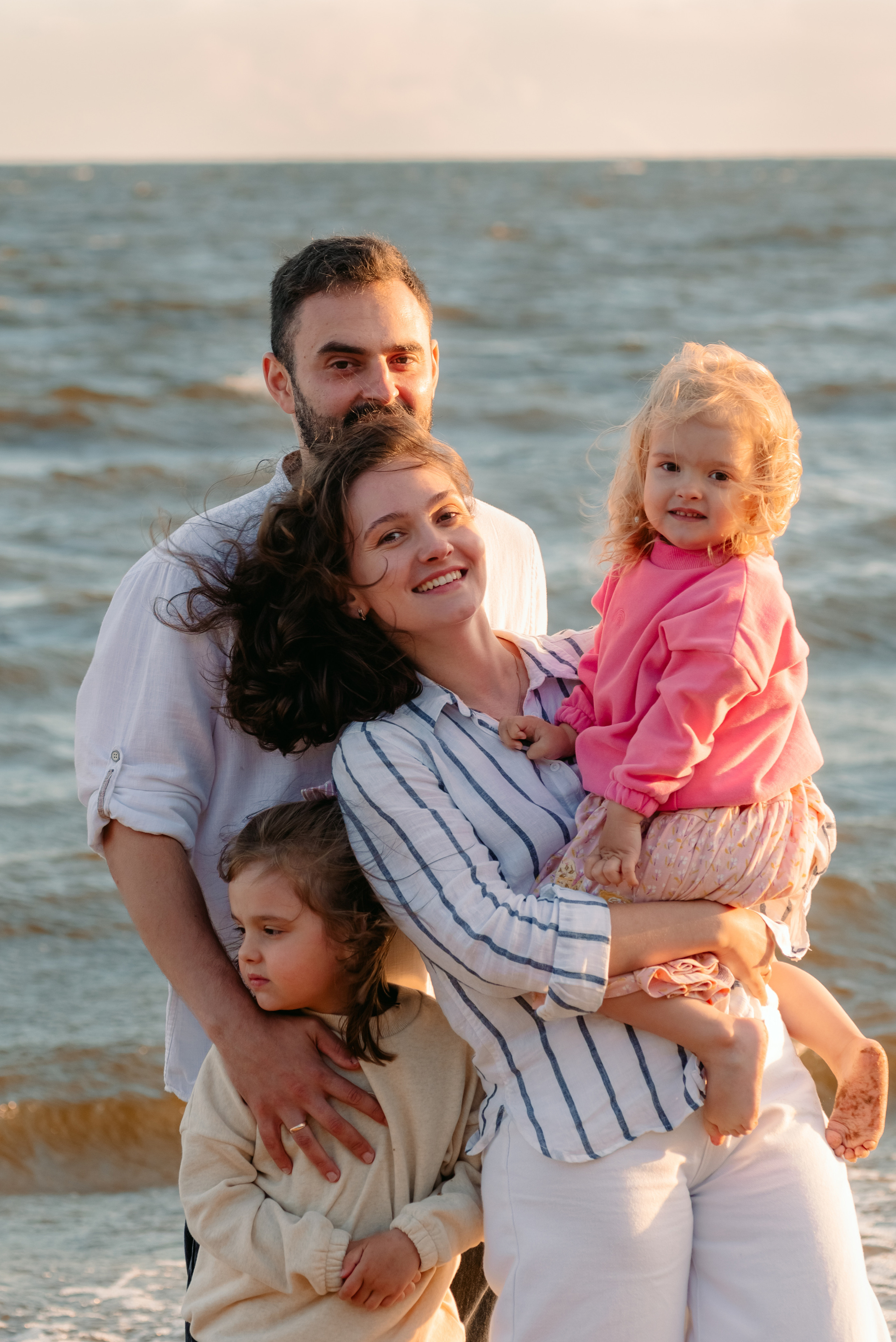 Семейная фотосессия на берегу финского залива. Фотограф Юлия Кондратьева