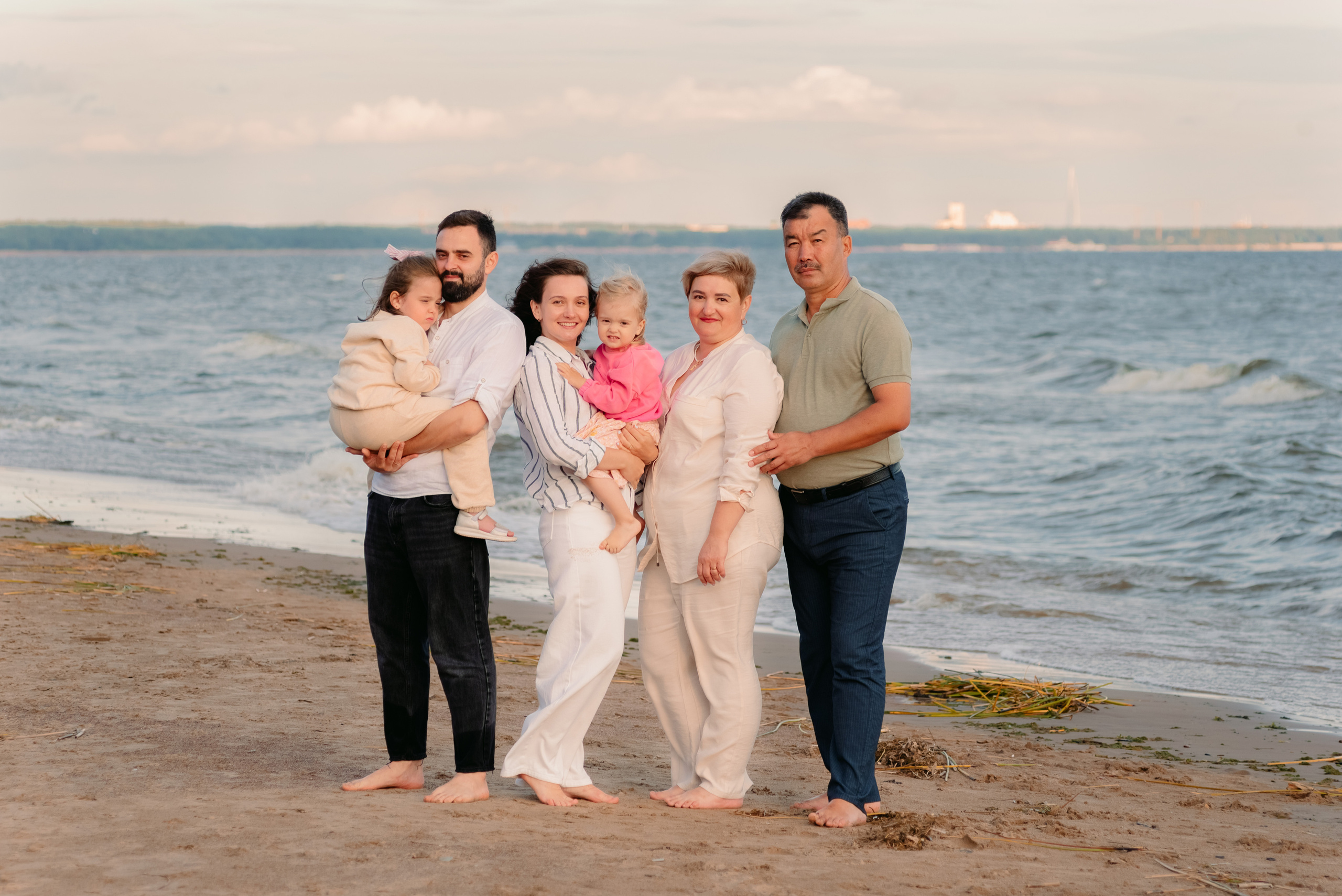 Семейная фотосессия на берегу финского залива. Фотограф Юлия Кондратьева