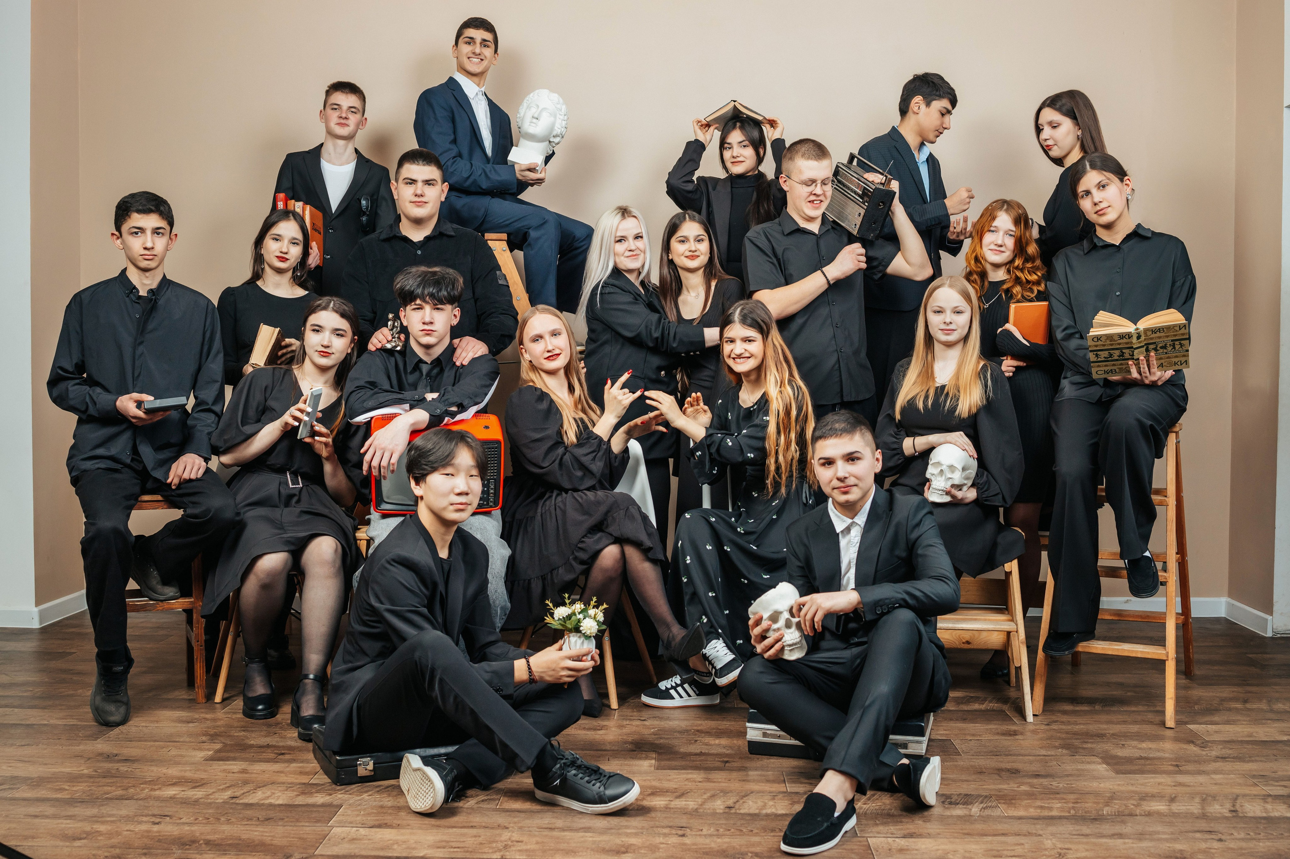 Студия школьной фотографии. Фотостудия выпускных альбомов в Твери. Студия школьной фотографии в Твери. Выпускные альбомы в Твери