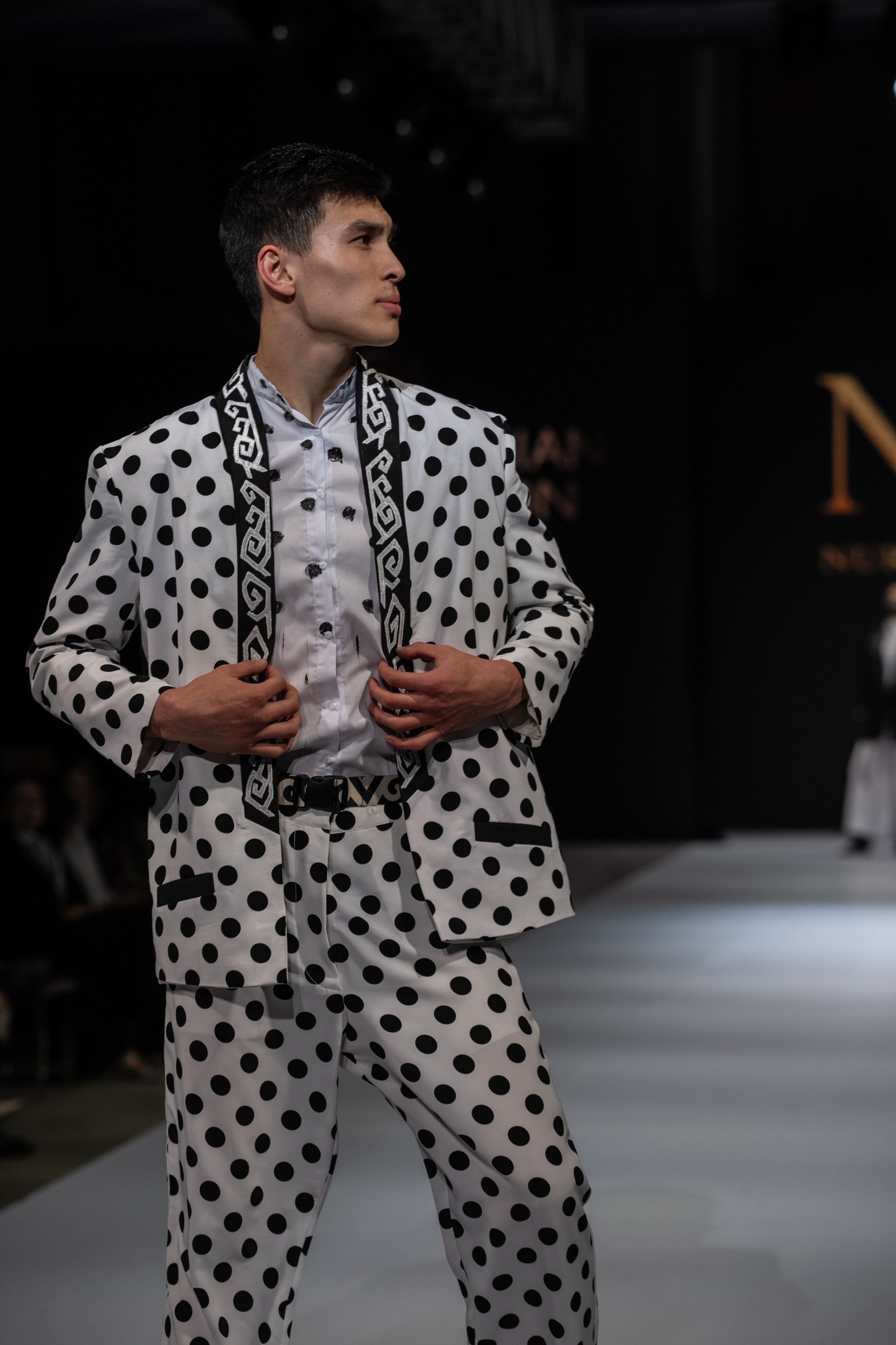 EURASIAN FASHION WEEK Nurasem. Сайт Алматинского НЮ АРТ, будуар и фэшн фотографа Дениса Карпенко