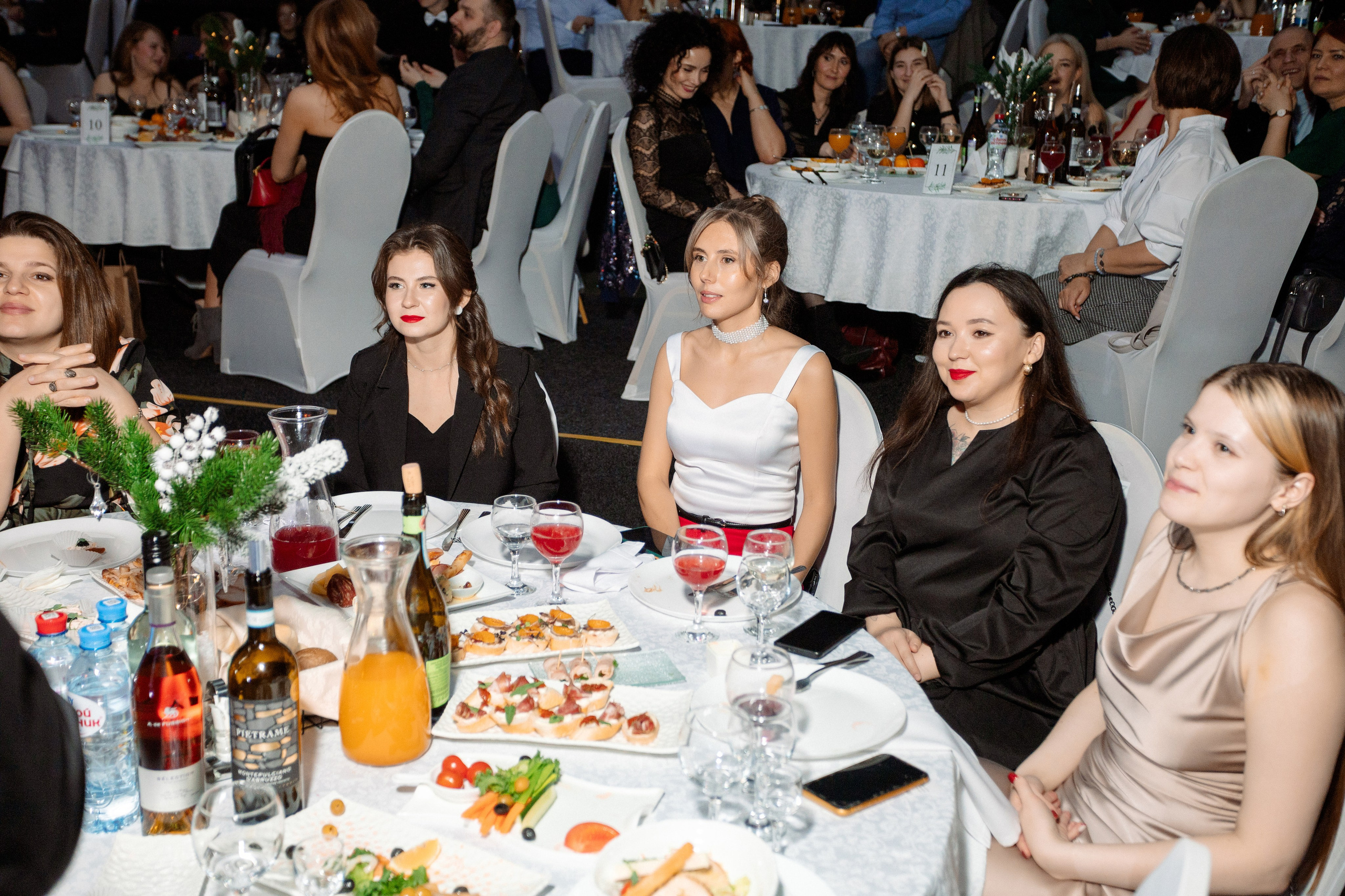 РЕПОРТАЖ: НОВЫЙ ГОД В ДК МЕТАЛЛУРГ. Профессиональный фотограф в Ижевске Леша Петров