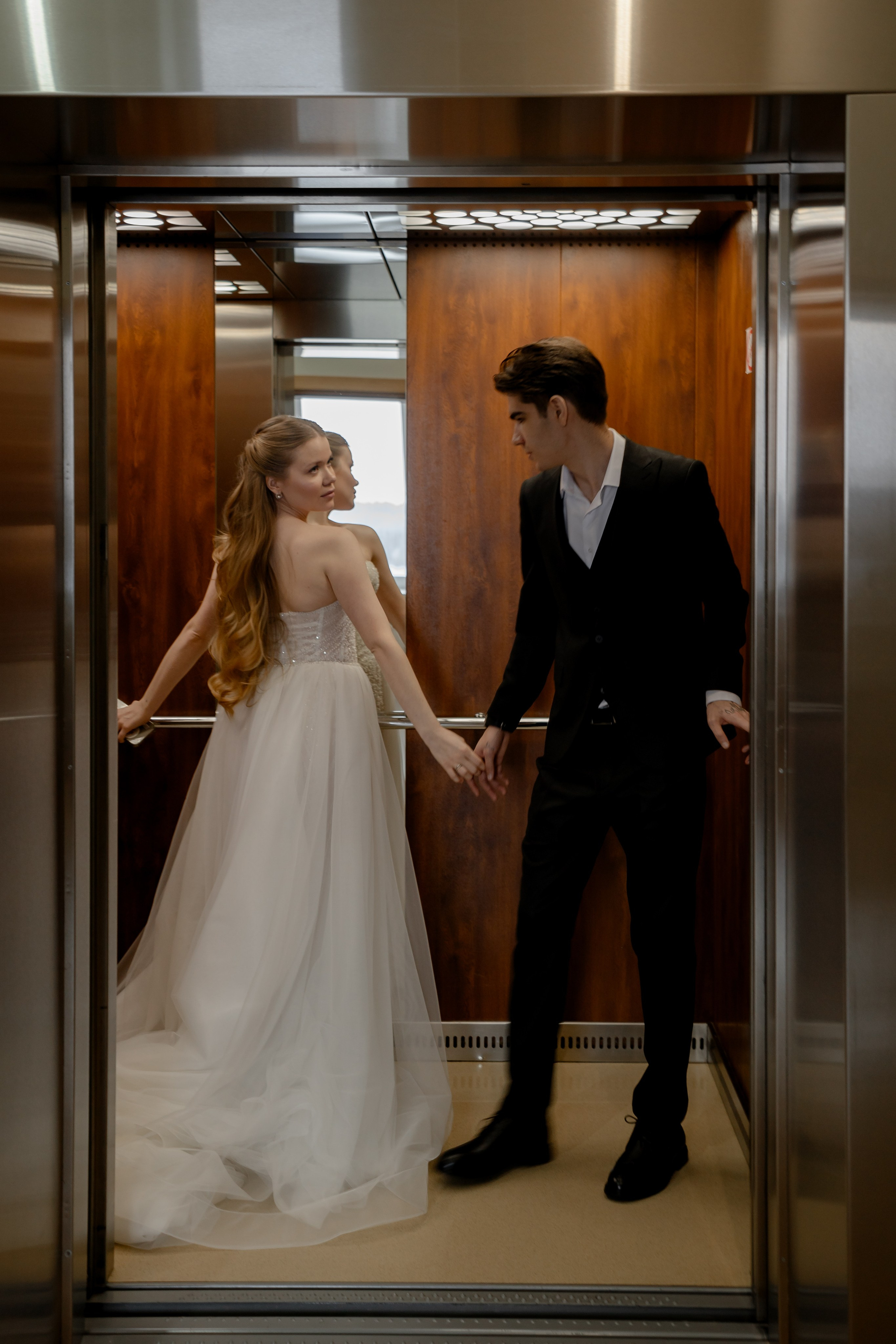 СВАДЕБНАЯ СЬЕМКА СБОРОВ В ОТЕЛЕ И ВЫЕЗД НА ЦЕРЕМОНИЮ (СНЯТО В СИБИРЕ В НИЖНЕВАРТОВСКЕ)М. Профессиональный фотограф, Санкт-Петербург — Виктория Богомолова