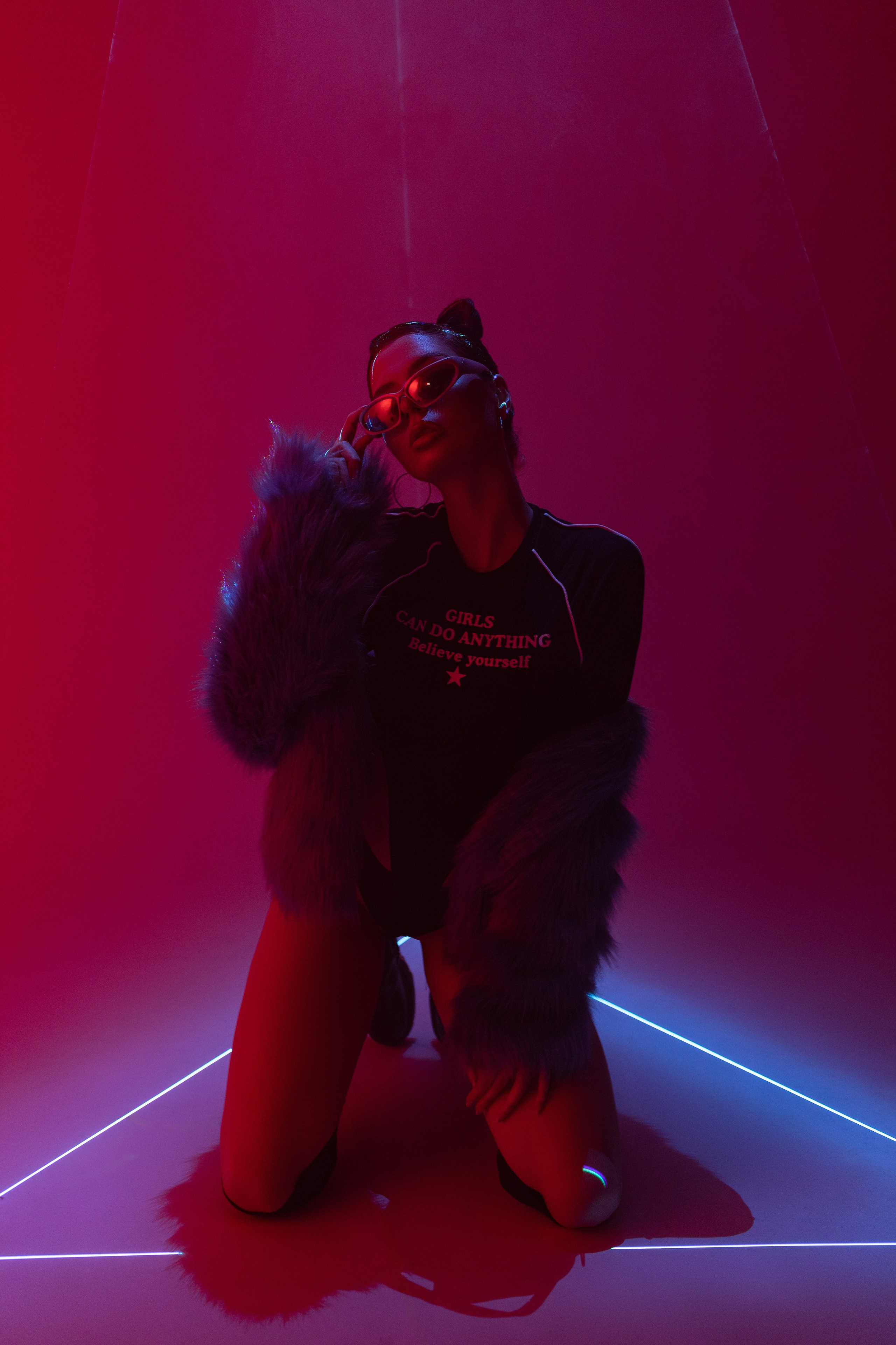 Цветной свет и фигуры. Фотограф Минск