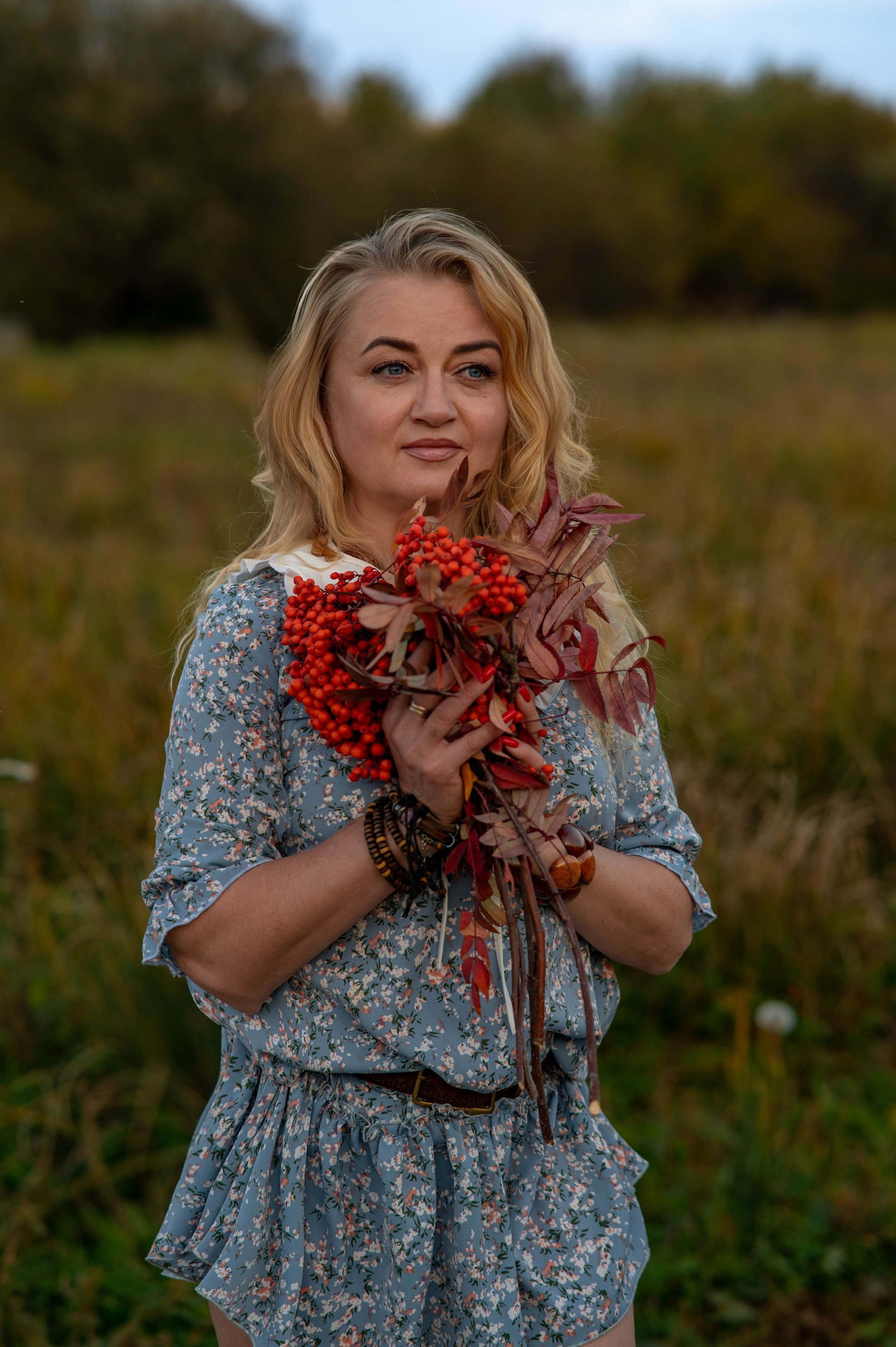 Юлия в осенней природе. Семейный и свадебный фотограф в Абакане Юлия Су