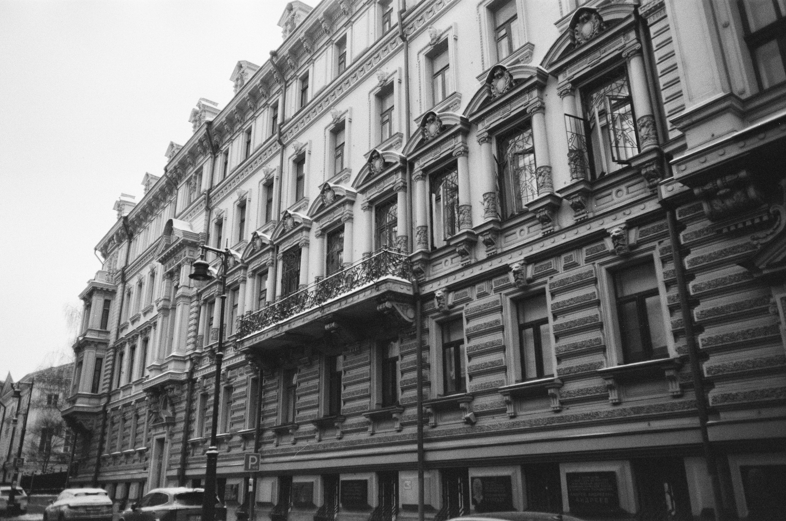 Воздвиженка / Voigtlander Bessa-T — Ultron 28 mm f2 / Fomapan 400 BW