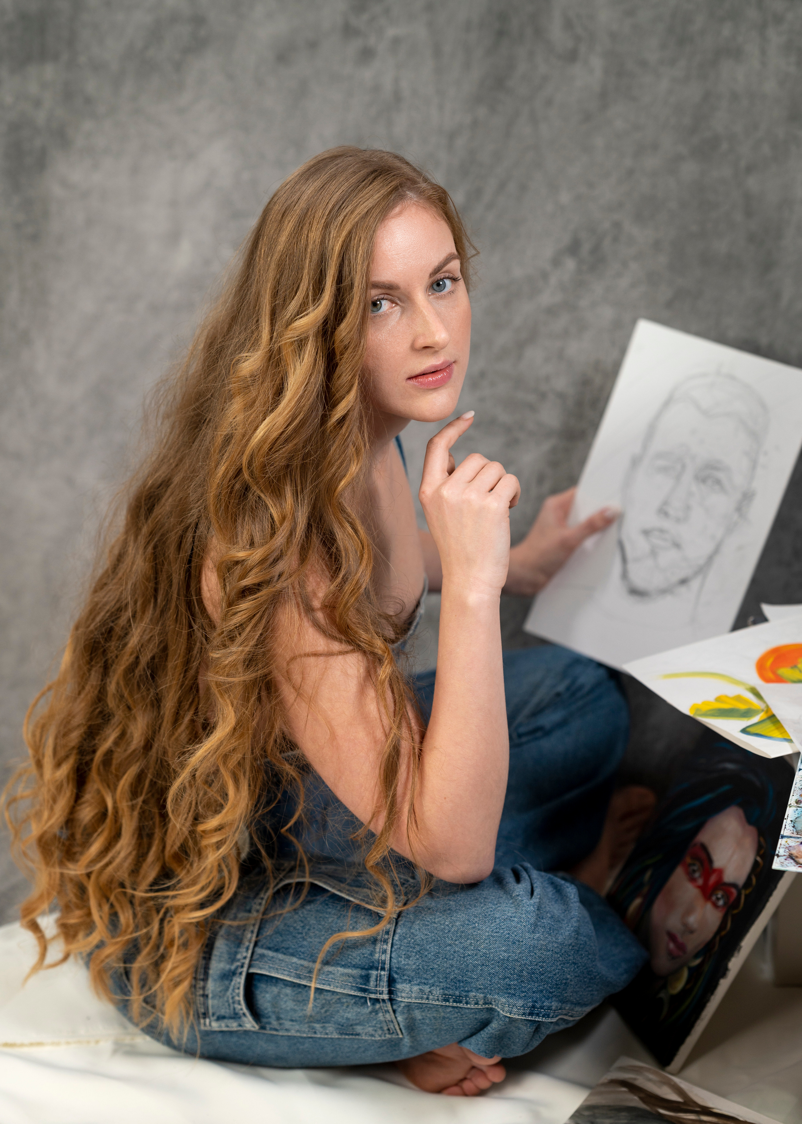 Студийная Art-съёмка девушки в образе художницы