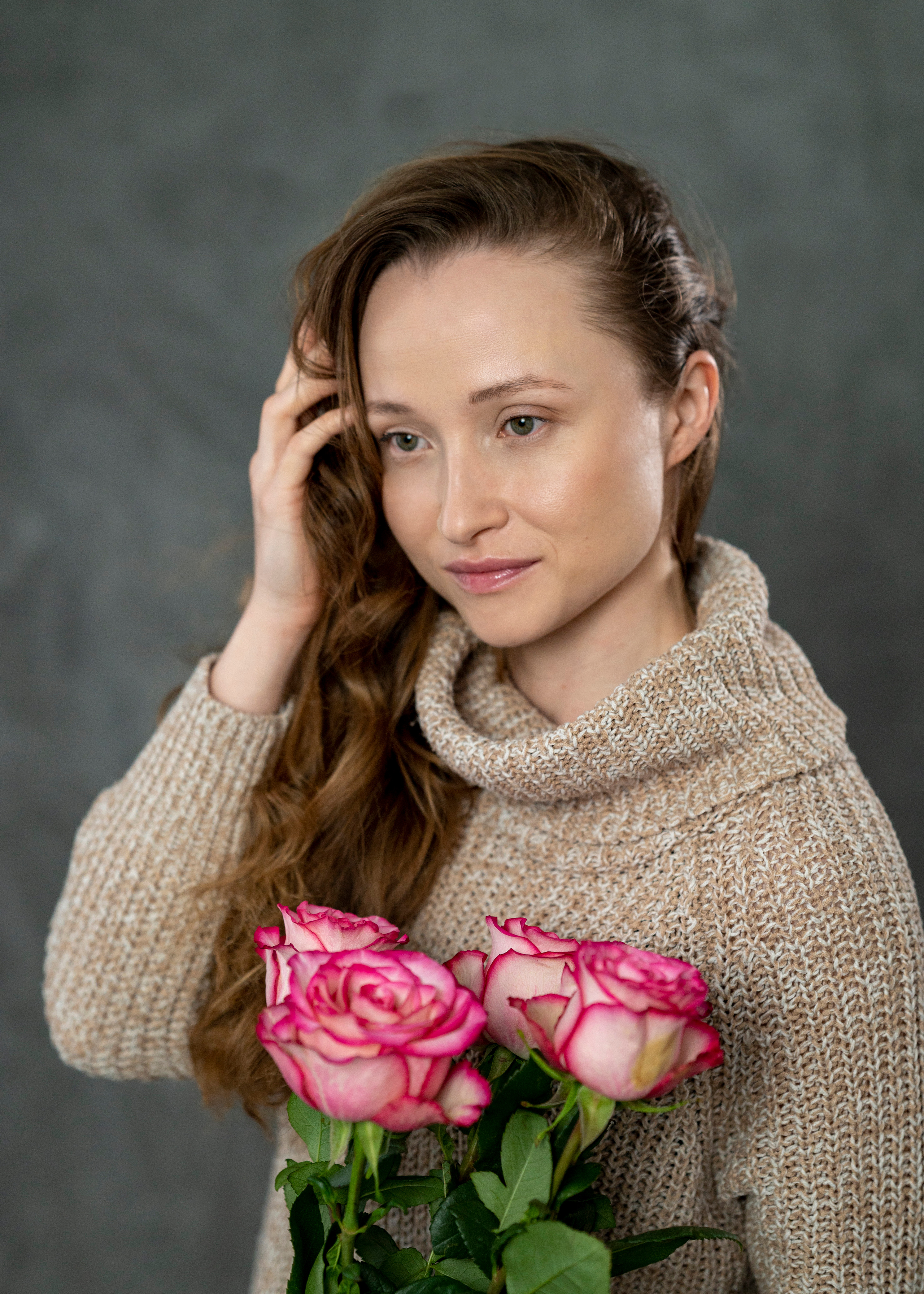Фотосессия девушки в букетом роз