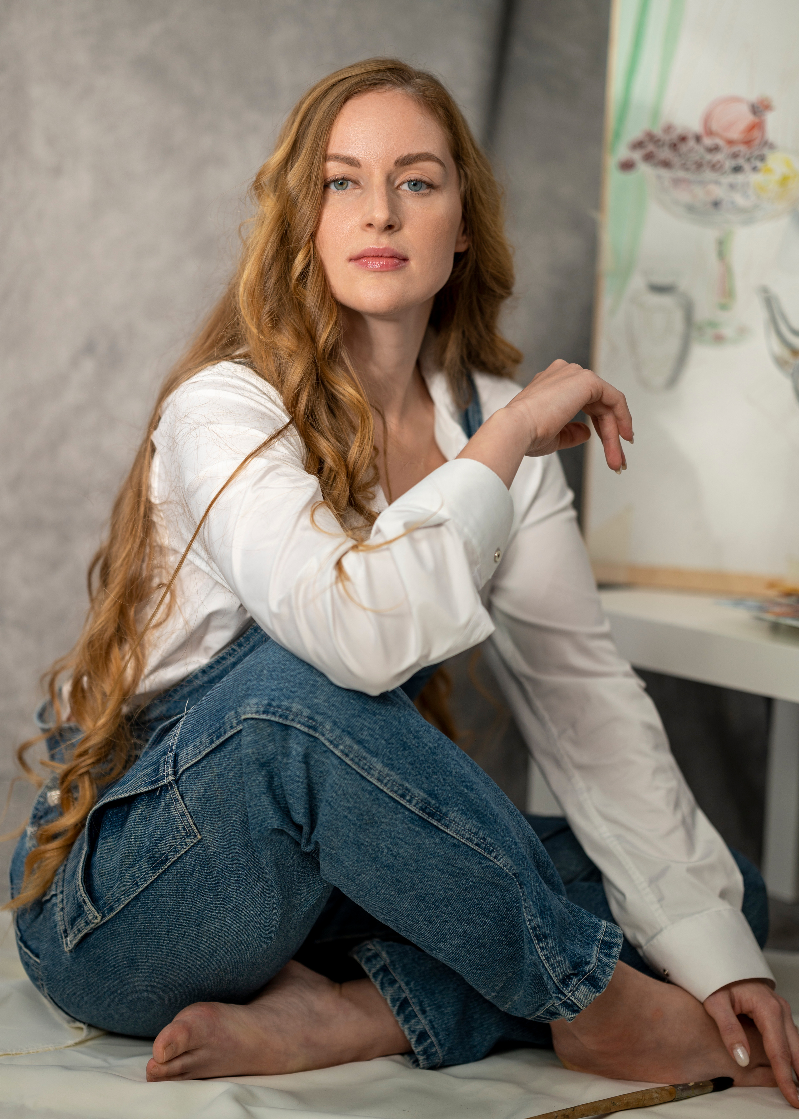 Студийная Art-съёмка девушки в образе художницы