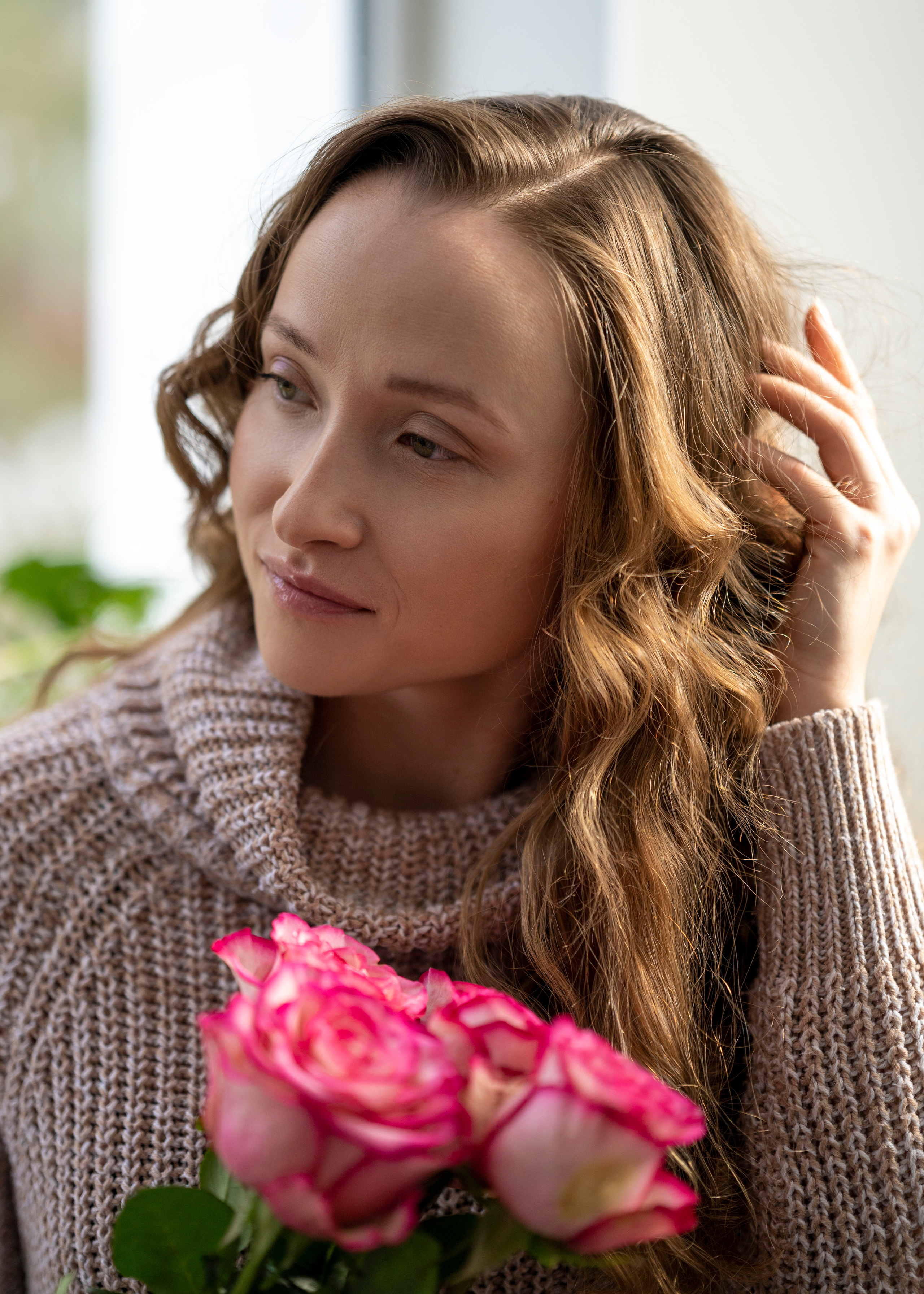 Фотосессия девушки в букетом роз