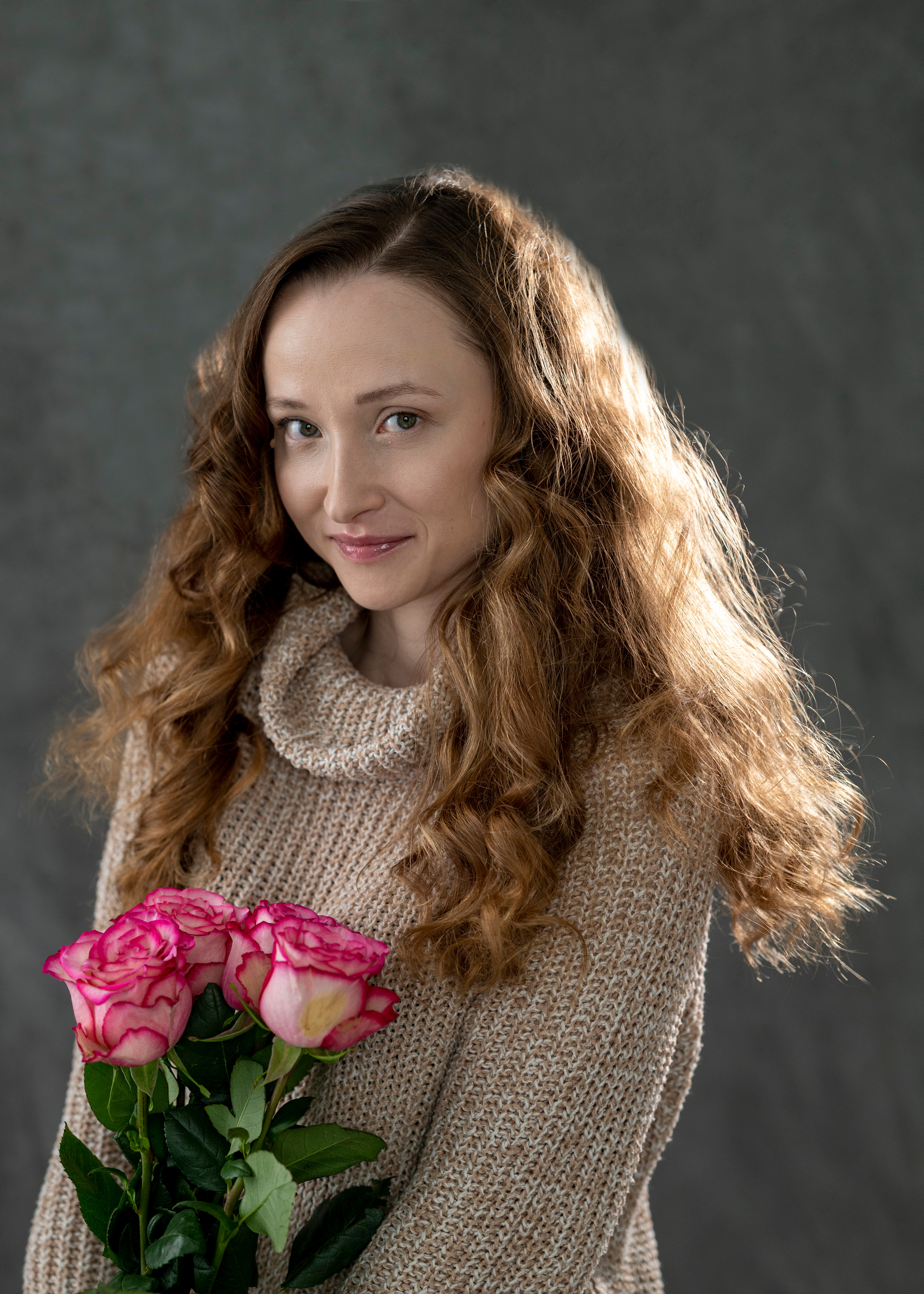 Фотосессия девушки в букетом роз