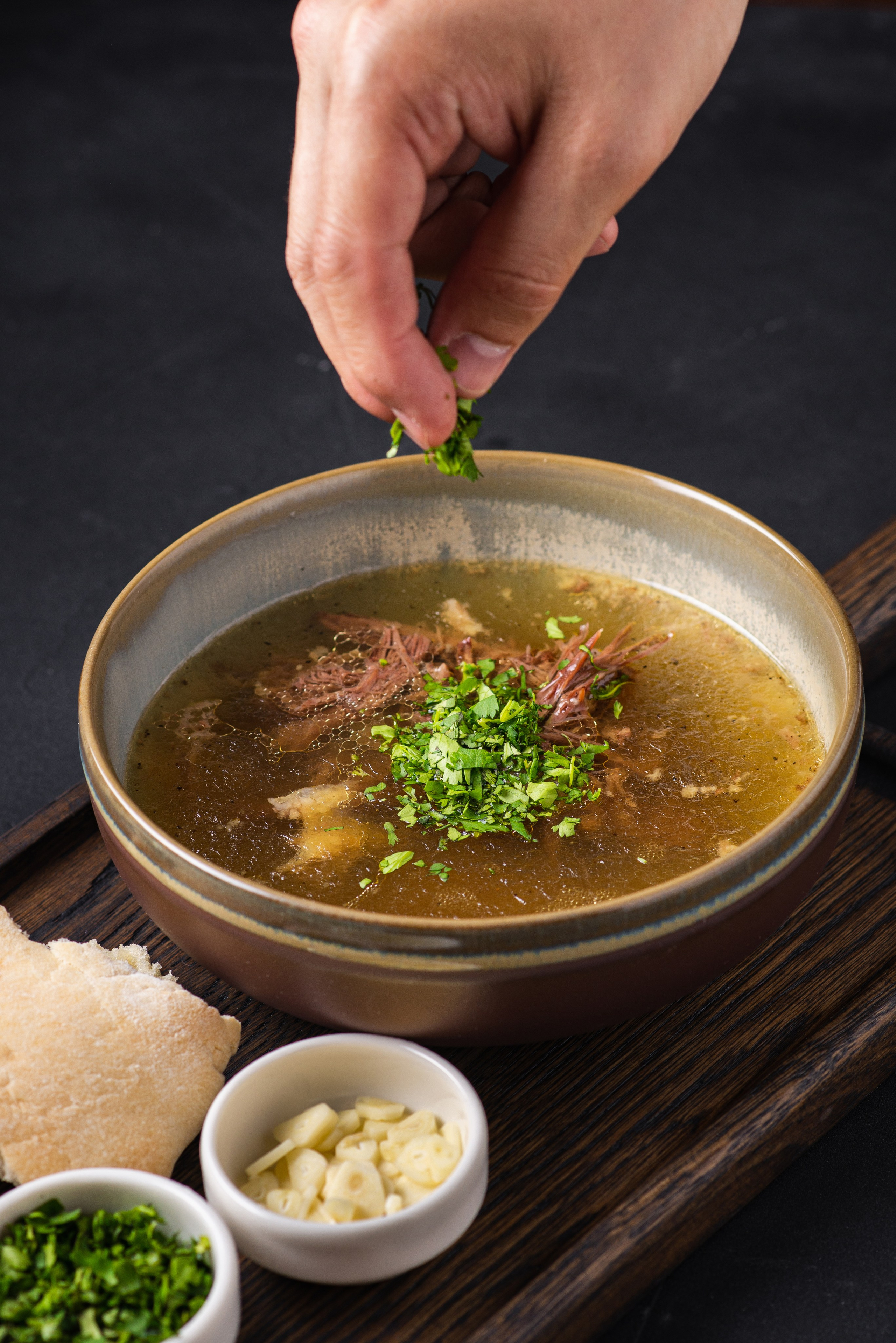 Нино играет в домино. Максим Егоров, г. Ижевск. Фуд-фотография и предметная съёмка