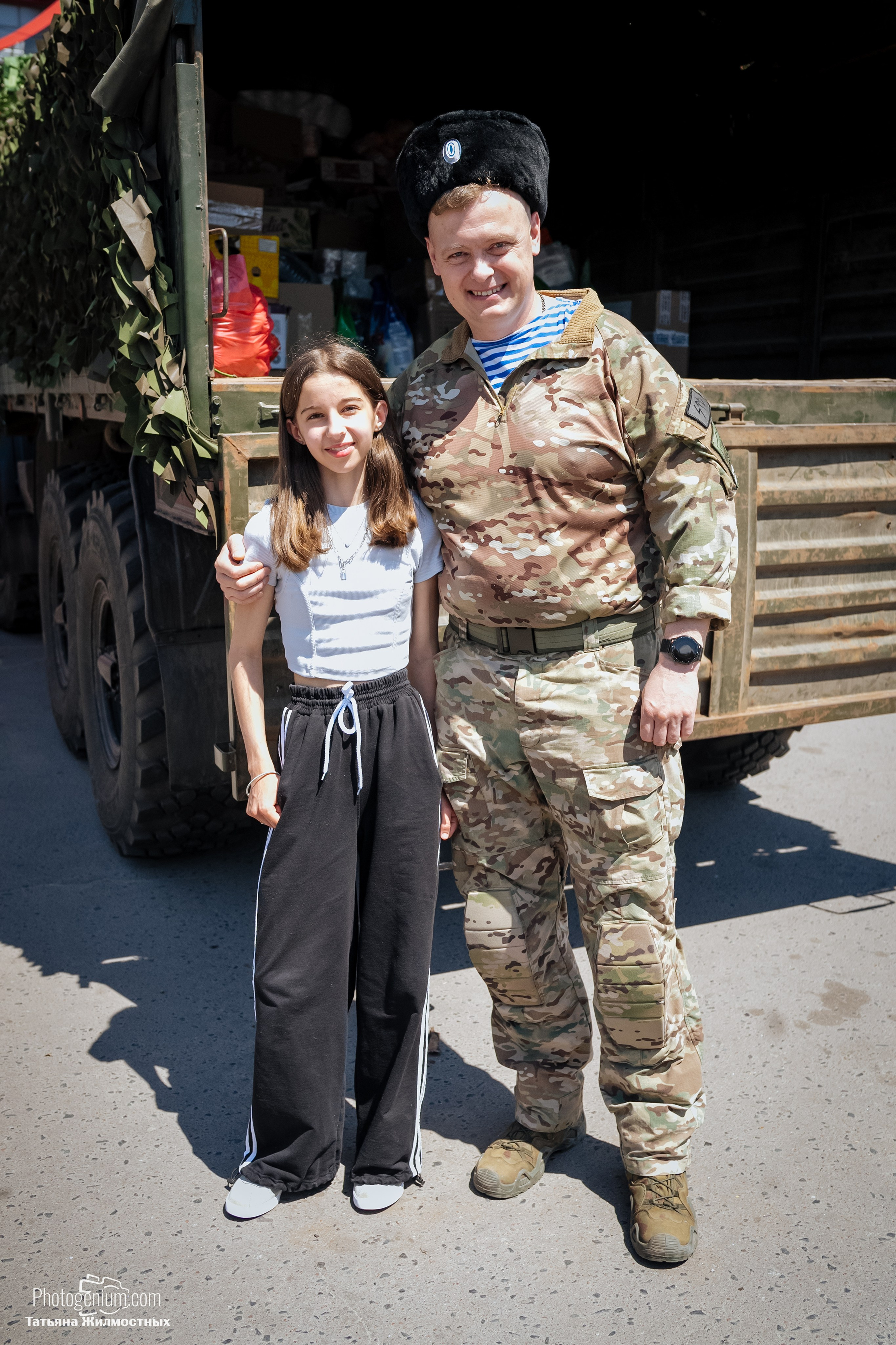 8 июня «Патриоты из Курска» сбор гуманитарной помощи у кинотеатра «Родина». Фотограф Нижний Новгород Татьяна Кейод