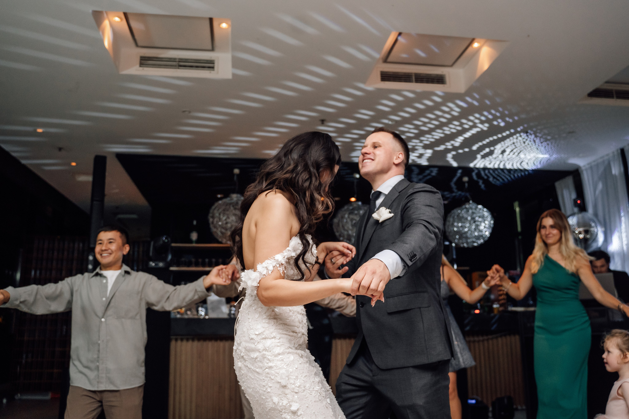 KYIAL&SWORN. Anastasiia Vainer – Hochzeits- und Porträtfotografin in Deutschland und ganz Europa