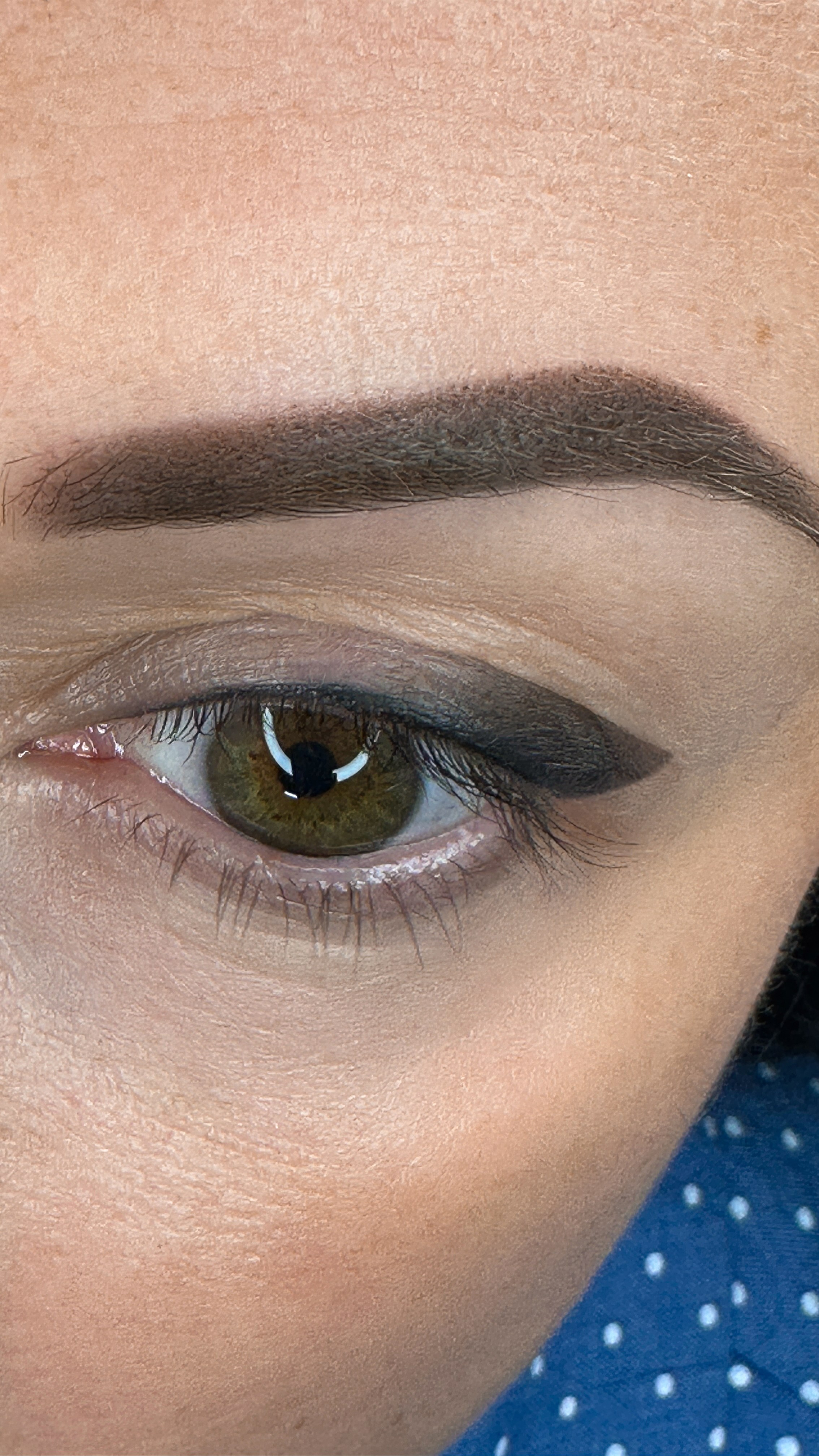 Перманентный макияж стрелка с растушевкой