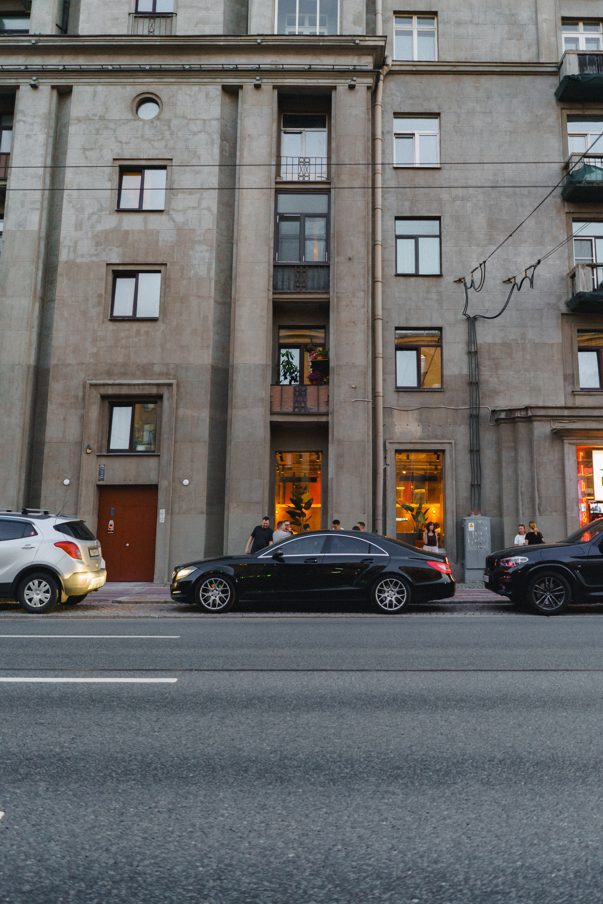 Mercedes-Benz CLS W218 на парковке в Санкт-Петербурге на московском проспекте