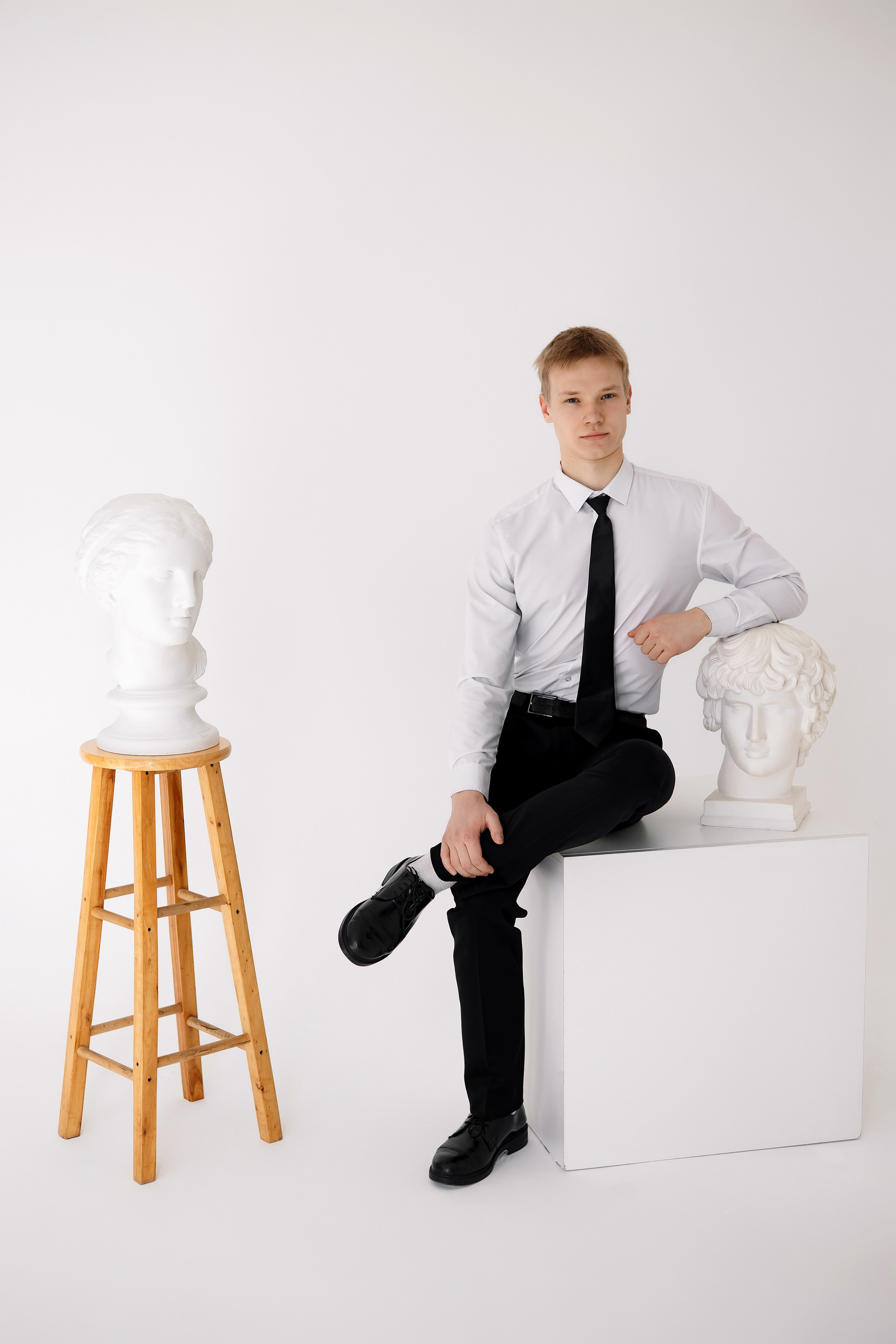 11 класс съемка на циклораме. Фотограф Любовь Корниенко, Примоский край