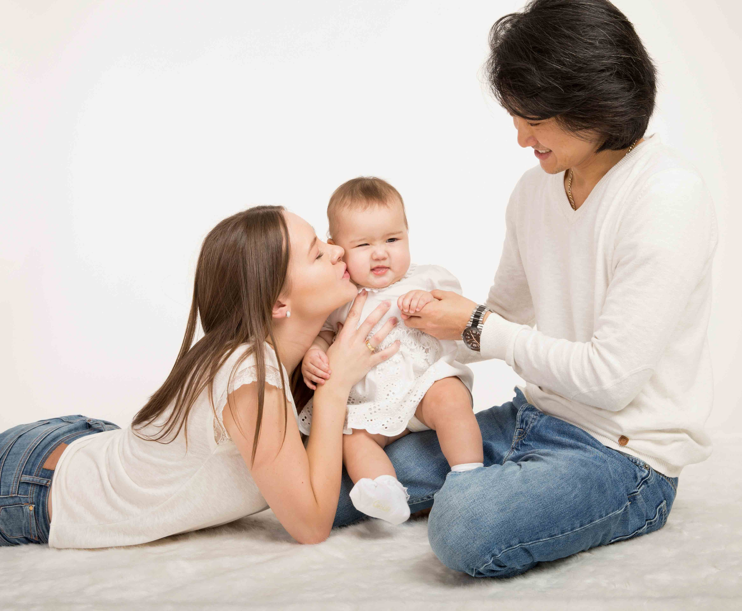 Фотосессия семейная. Фотостудия Алматы. Семейная и детская фотостудия Family studio.Фотограф Алматы