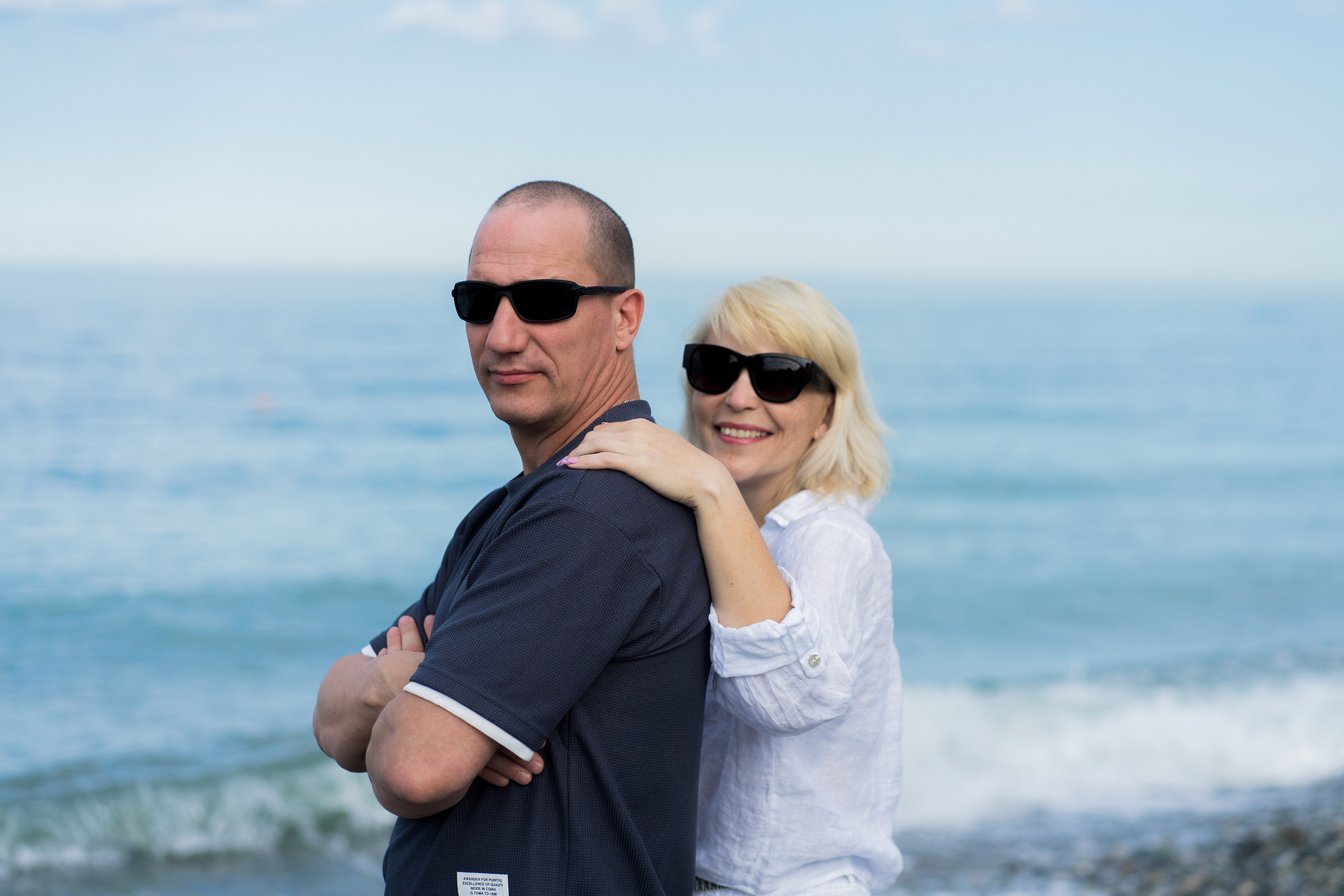 Утренняя съемка пары на море и набережной в Адлере. Фотограф в Сочи Тиунова Маргарита и Тиунов Евгений