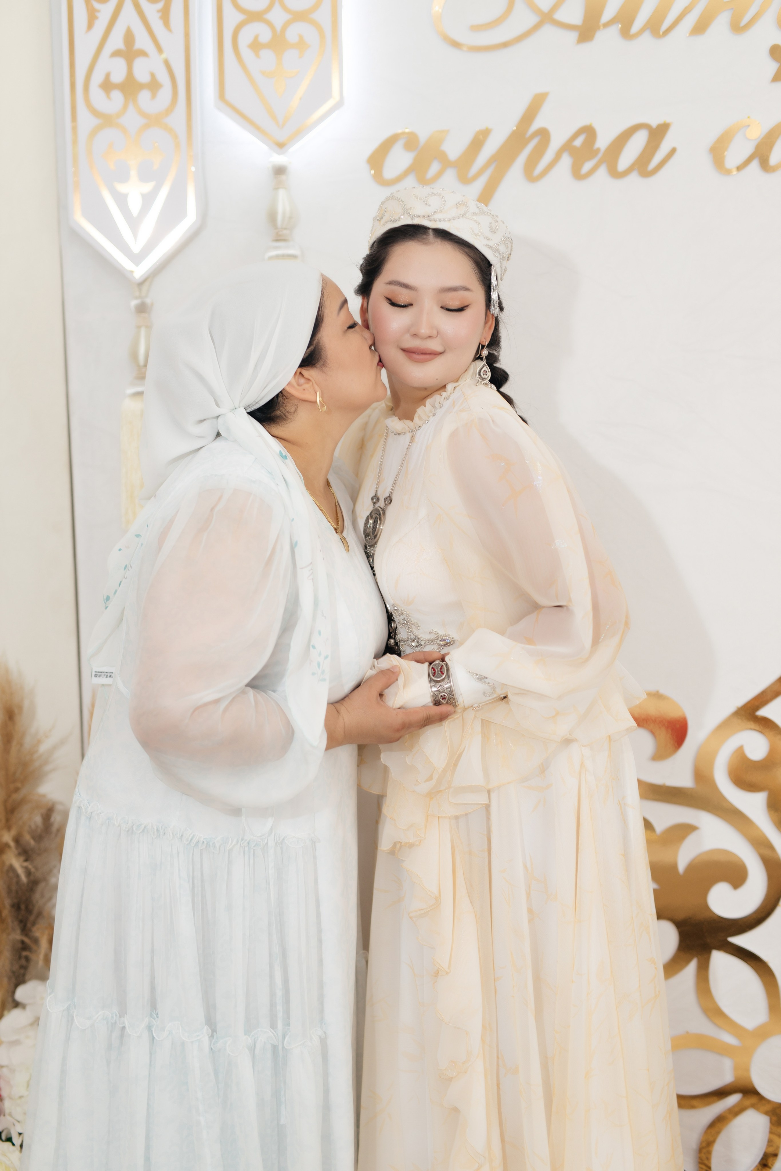 Aynur — syrğa salu. Wedding and Love story Photographer