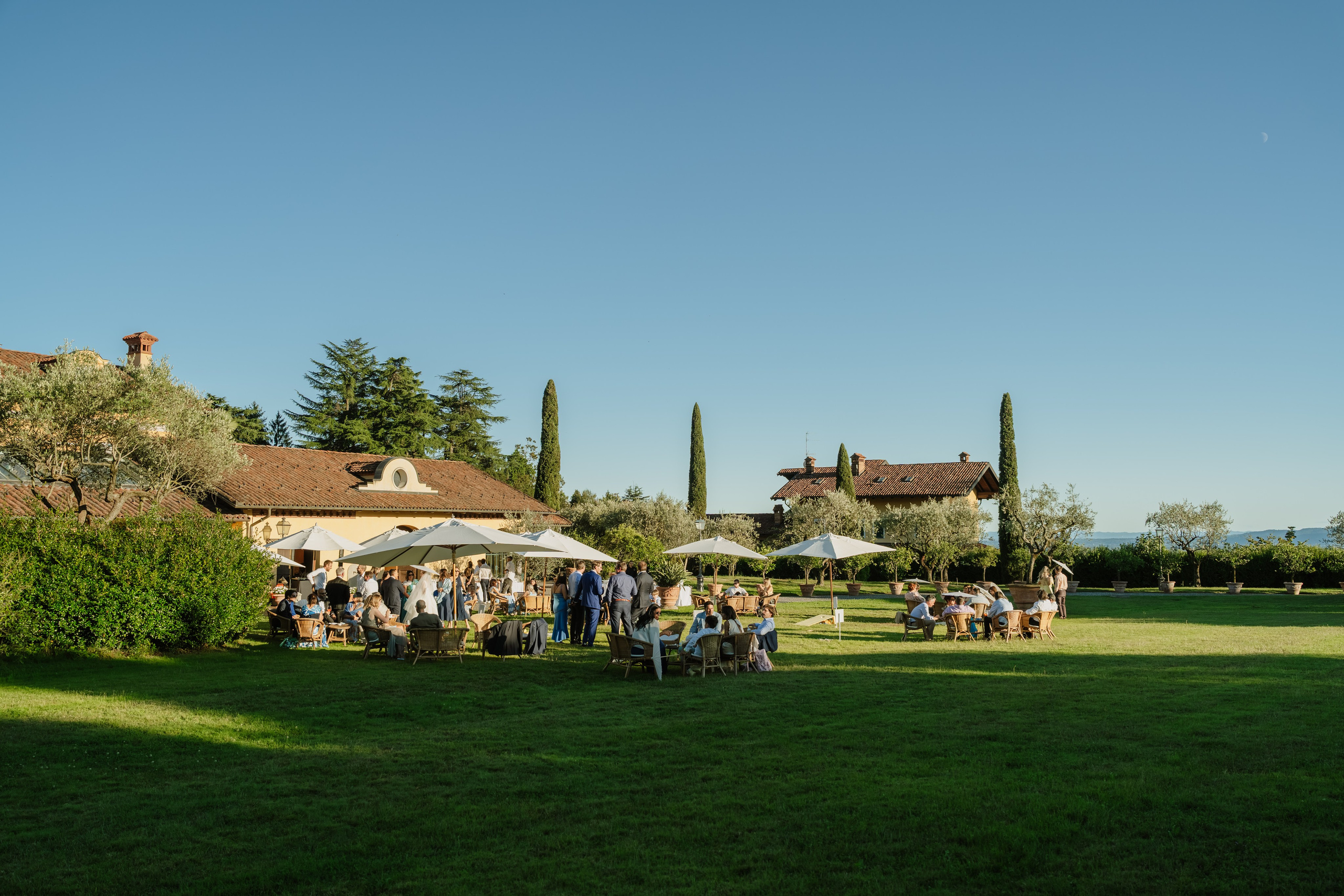 Vera & Lorenzo | Biella, Italy. Professional Wedding Photographer Geneva & Romande Switzerland | Tanya Creator