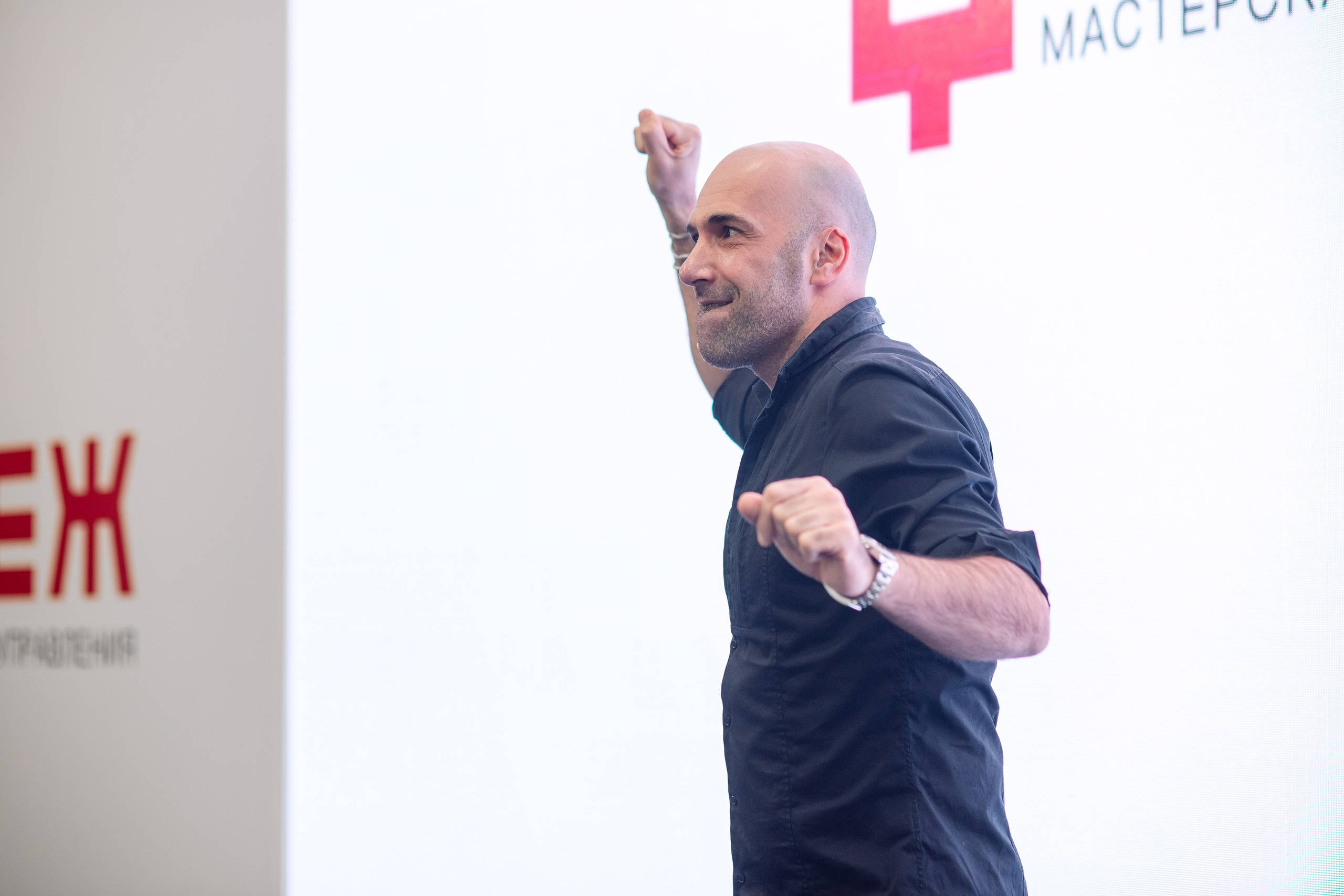 Утренняя зарядка с Евгением Папунаишвили.