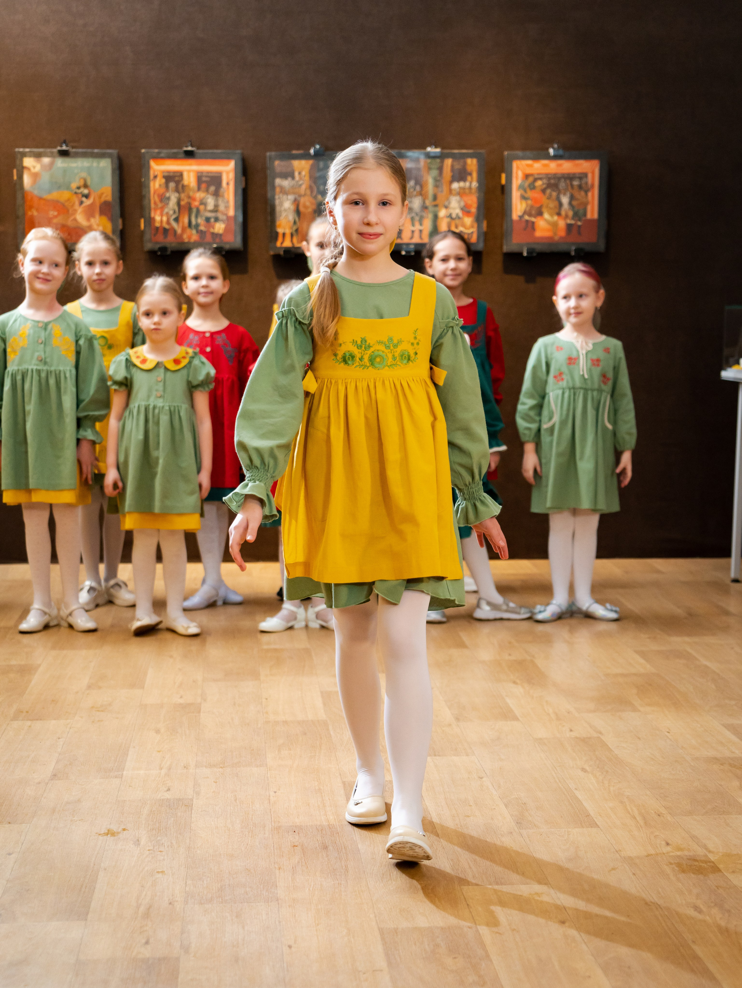 Показ одежды в рамках выставки «105. Лучшее». Фотограф Москва