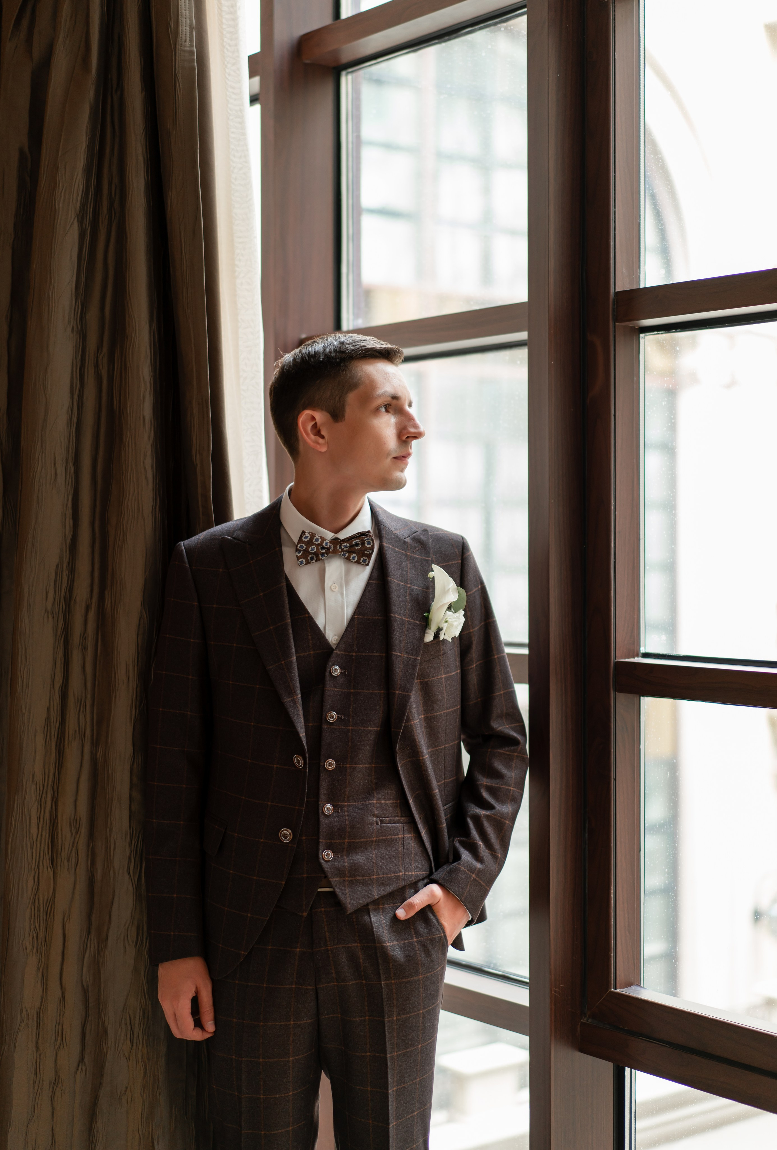 Свадебная фотосессия в отеле The St. Regis Moscow Nikolskaya. Свадебный фотограф Вера Климова