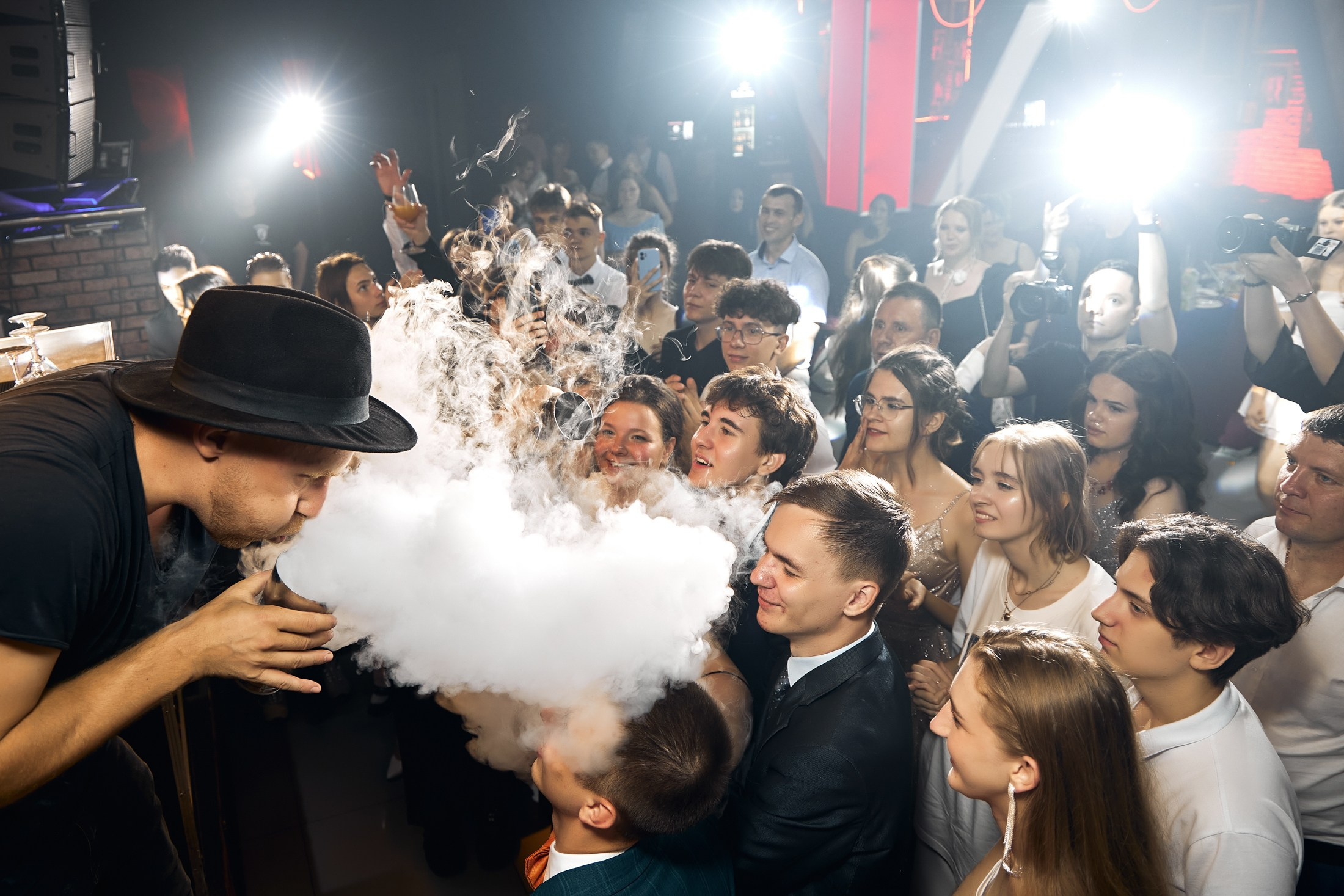 Фотограф на выпускной. Свадебный репортажный и фуд фотограф в Барнауле Гайфулин Виталий