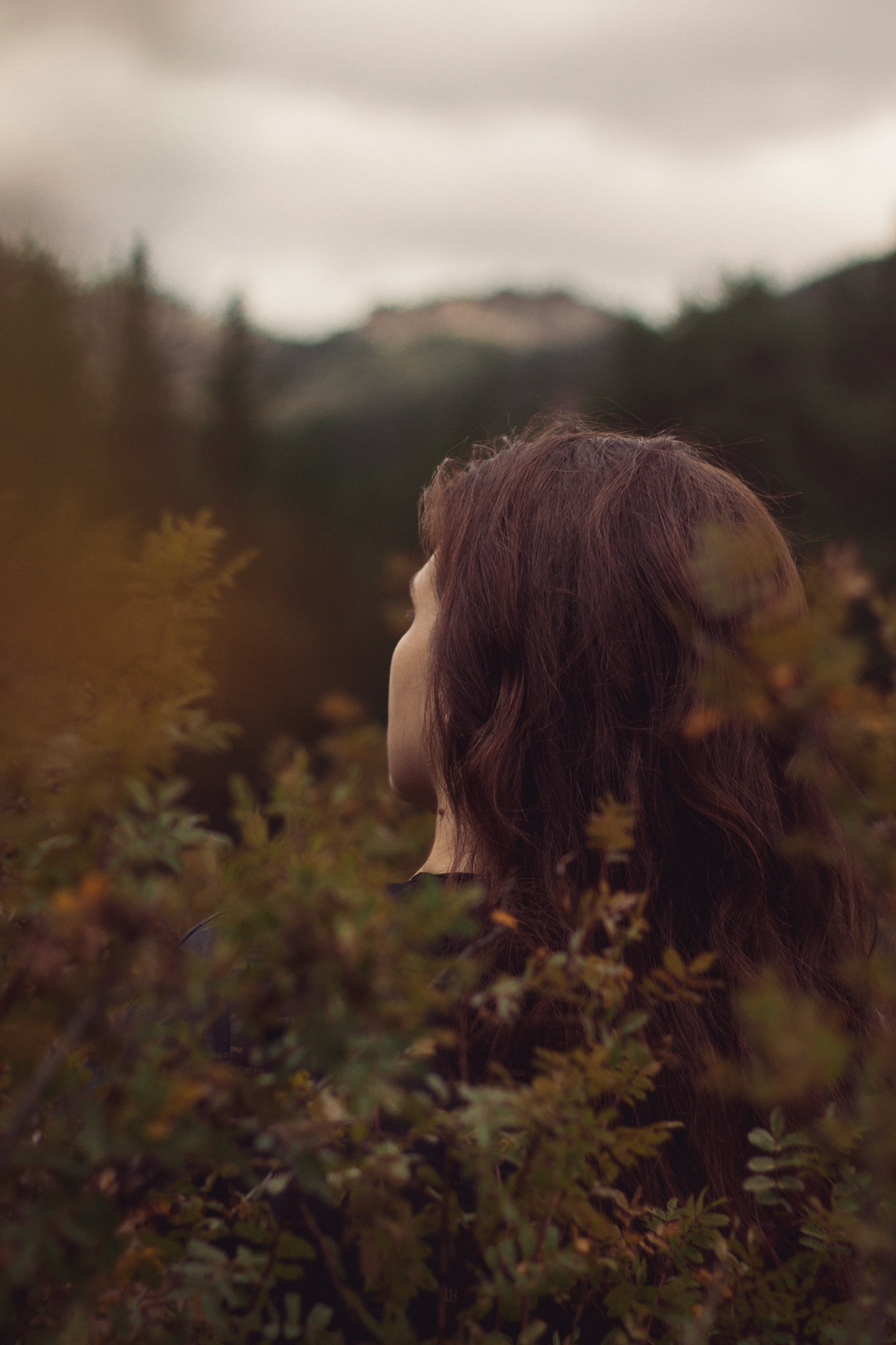 Саша во мхах / Каркаралинск. Фотограф Наталья Гончарова. Снимаю живые портреты в Алматы