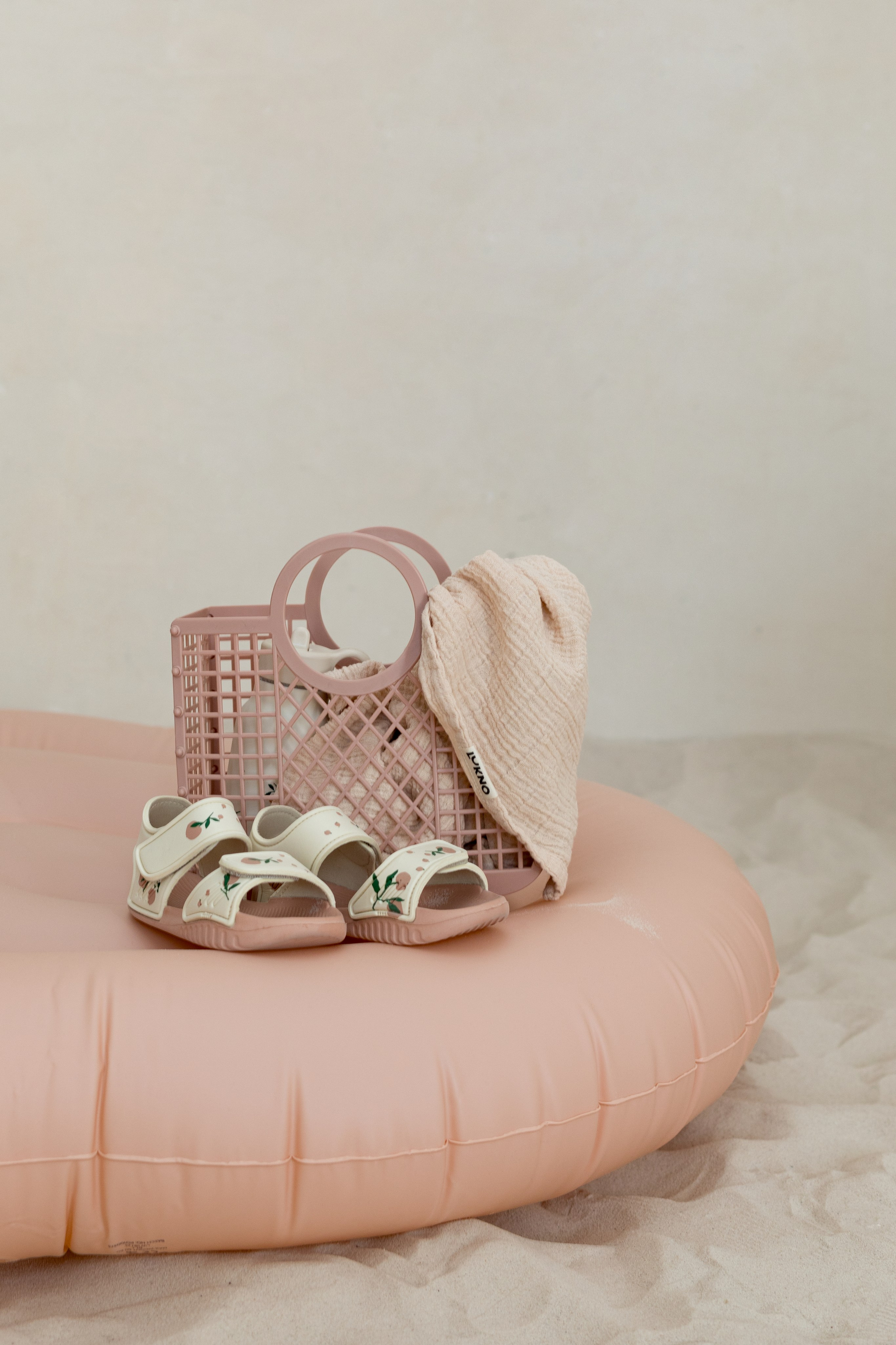 Фотосессия в песке для детского бренда. Детский и контент фотограф Надя Волкова Санкт-Петербург