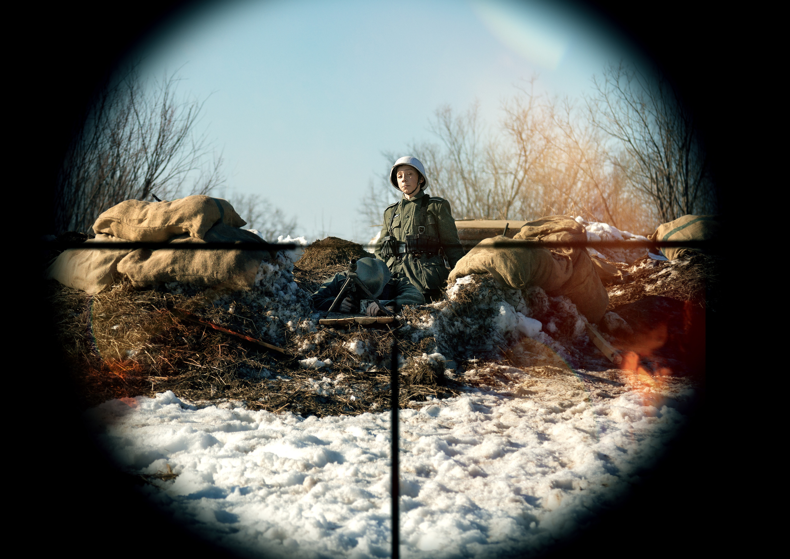 Немецкий солдат в прицеле снайперской винтовки.