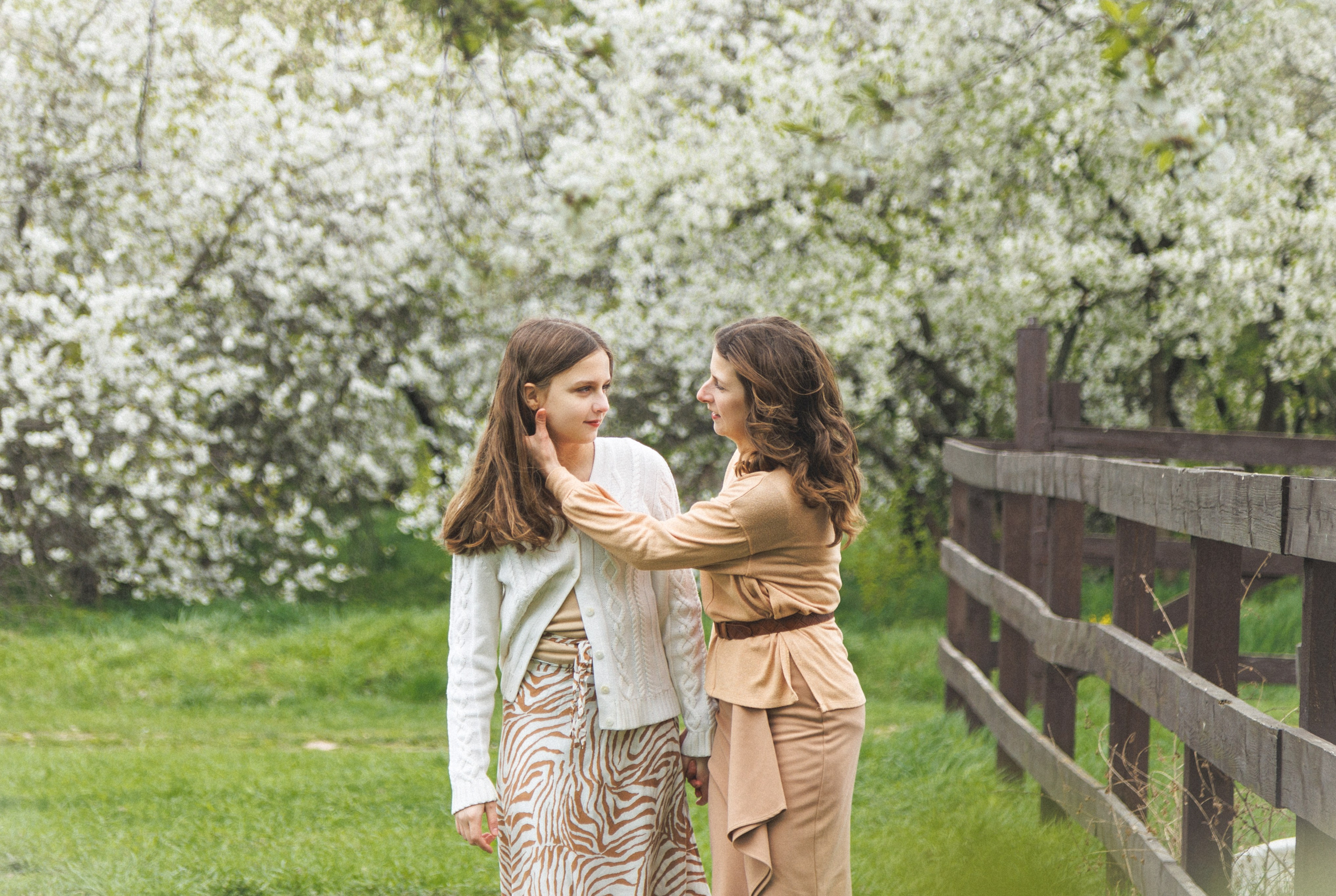 Семейная фотосессия в цветении Москва. Семейный фотограф в Москве Влада Лунина