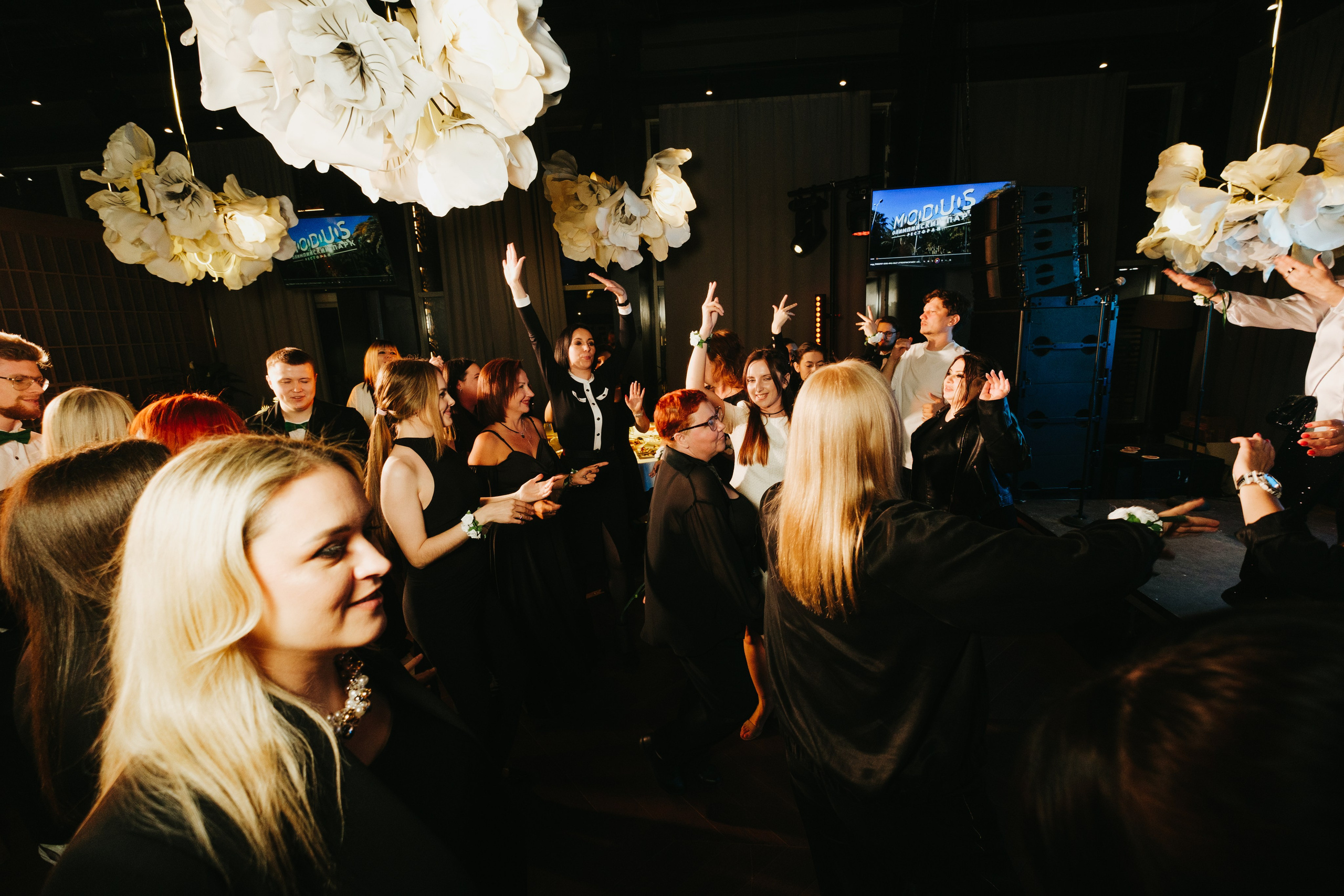 Корпоратив в Сириусу (Адлер) 10 лет компании. Свадебный фотограф Денис Ожигин в Краснодаре и крае. Эмоциональная и стильная съемка вашего дня