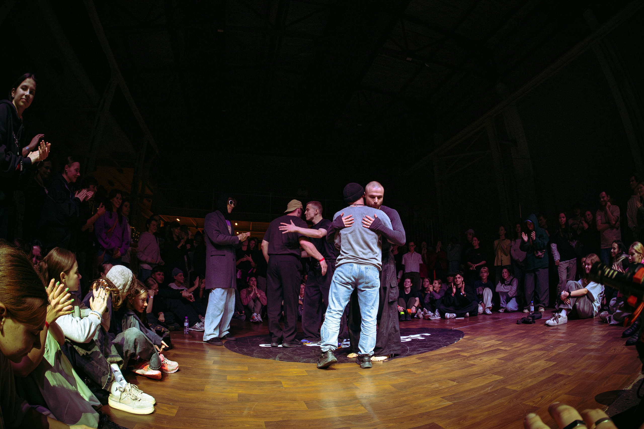 LORDS OF THE UNDERGROUND 27/10/25 (@youlovebu). Соня бу тебя сфоткала