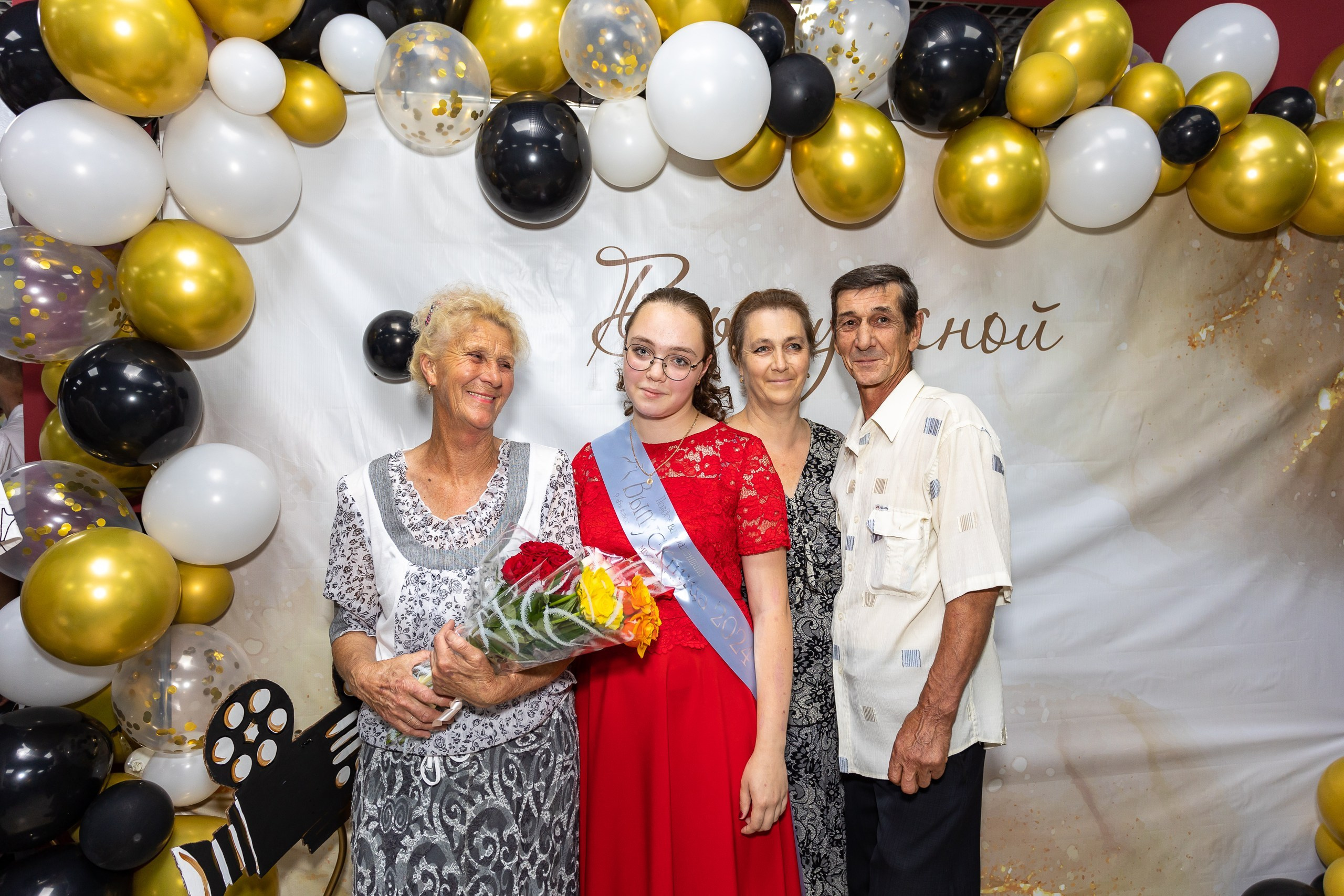 Вручение аттестата и выпускной вечер. Выпускные альбомы Майкоп, Краснодар Елена Золотарева