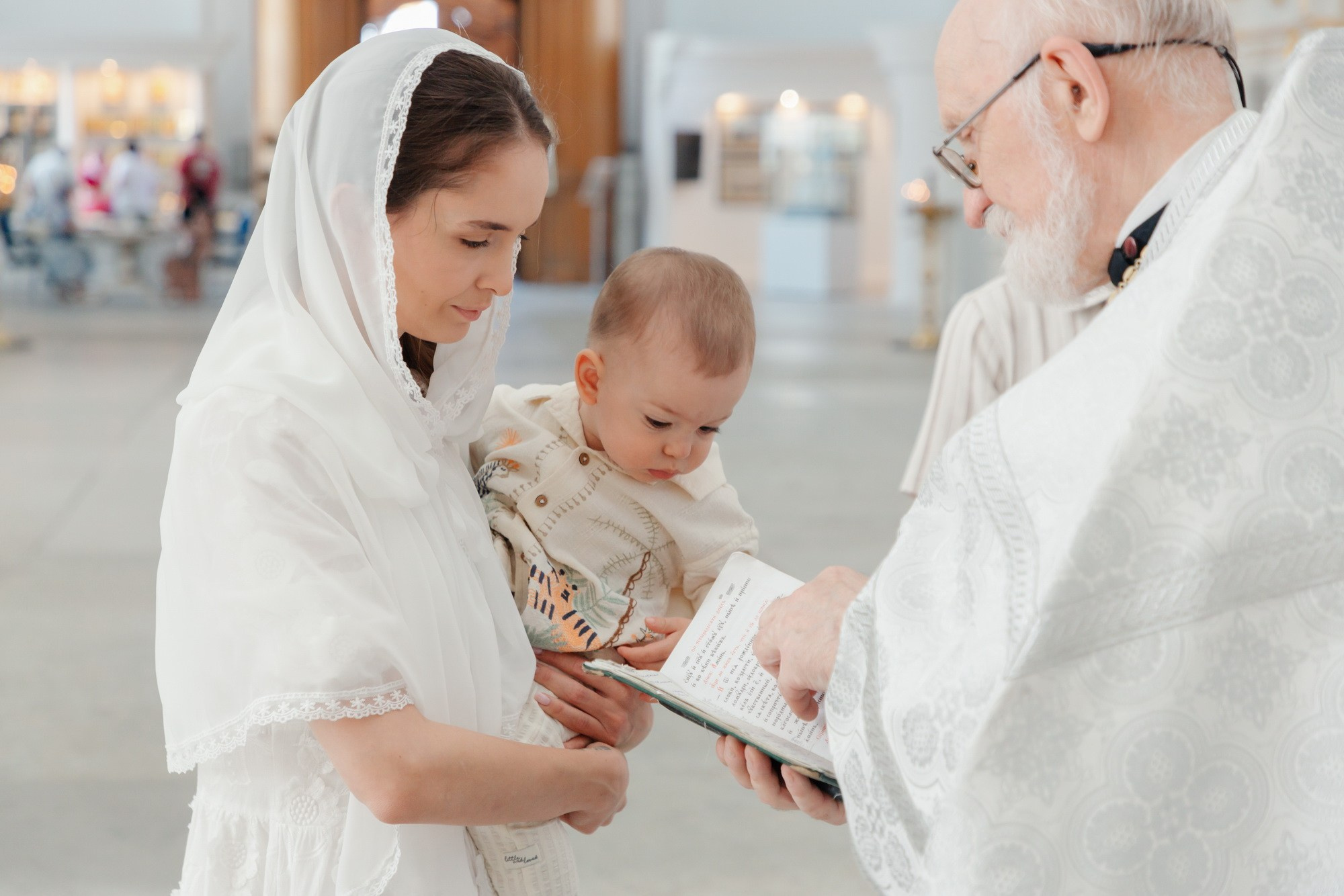 Крещение в Смольном соборе. Фотограф крещение венчание в Петербурге! Помогает подобрать храм и посоветовал душевного батюшку в СПб